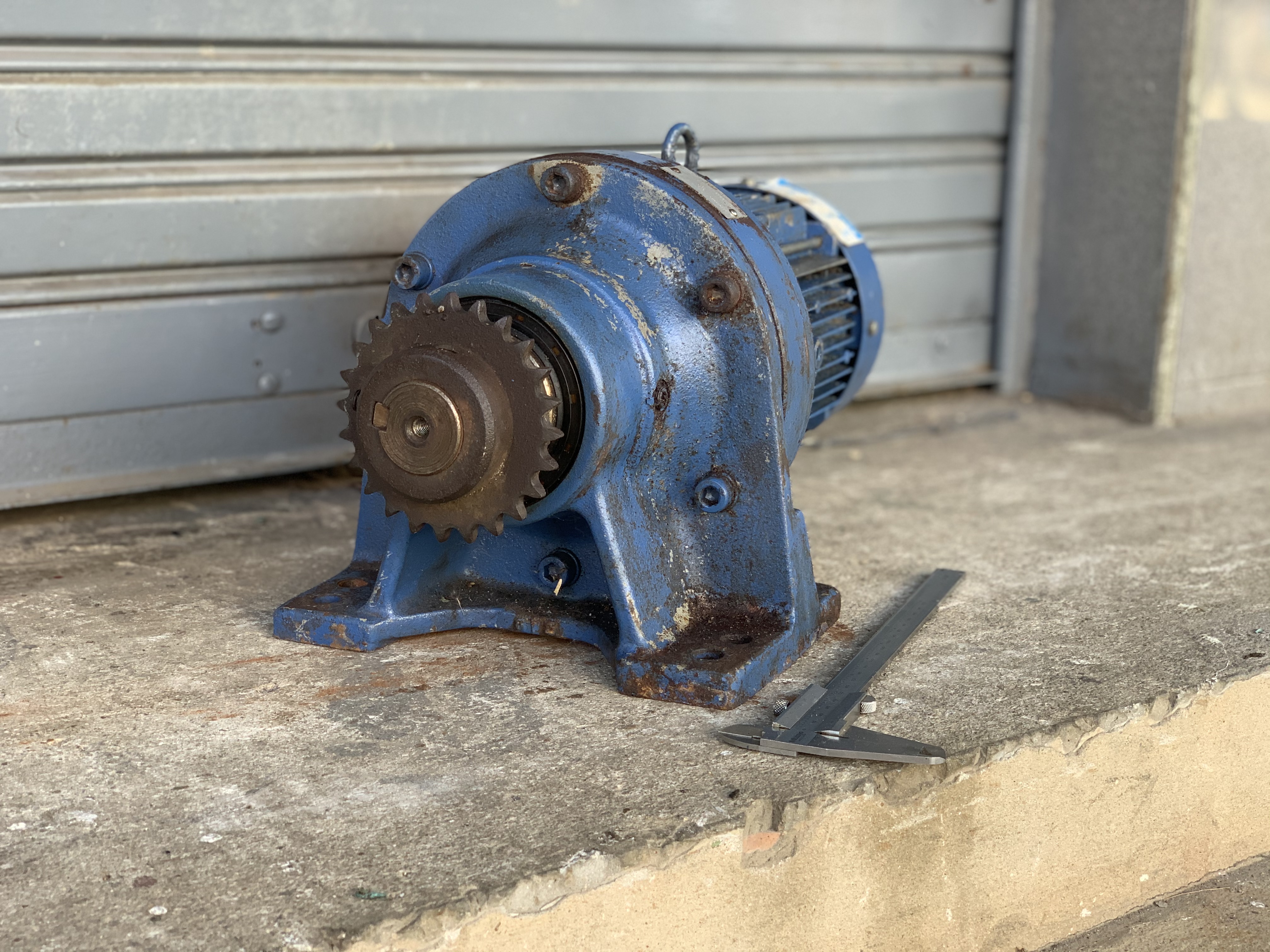 ขายมอเตอร์เกียร์ Cycrodrive Sumitomo 1HP. 380V อัตราทด 1:59 เพลาออกประมาณ 25รอบต่อนาที เพลาใหญ่แรงบิดเยอะ สภาพสวย หมุนนิ่ม พร้อมใช้งาน