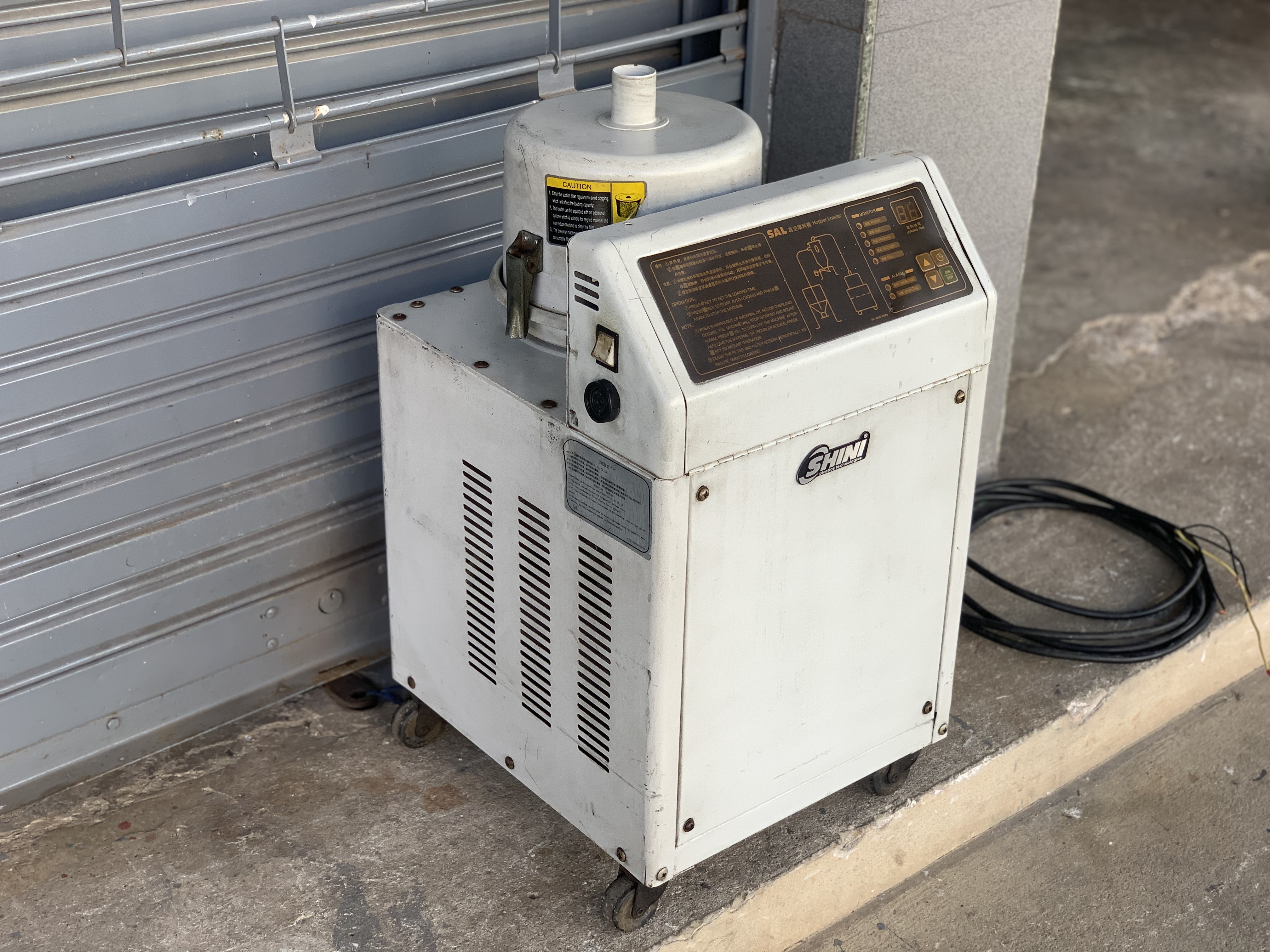 ขายเครื่อง Hopper Loader Shini ขนาดริงโบลเวอร์ 2.5HP. 380V สภาพสวย ดูดแรง อุปกรณ์ครบ พร้อมใช้งาน ใช้ในงานดูดฝุ่นผง งานพลาสติกต่างๆ ราคา 6,000 บาท