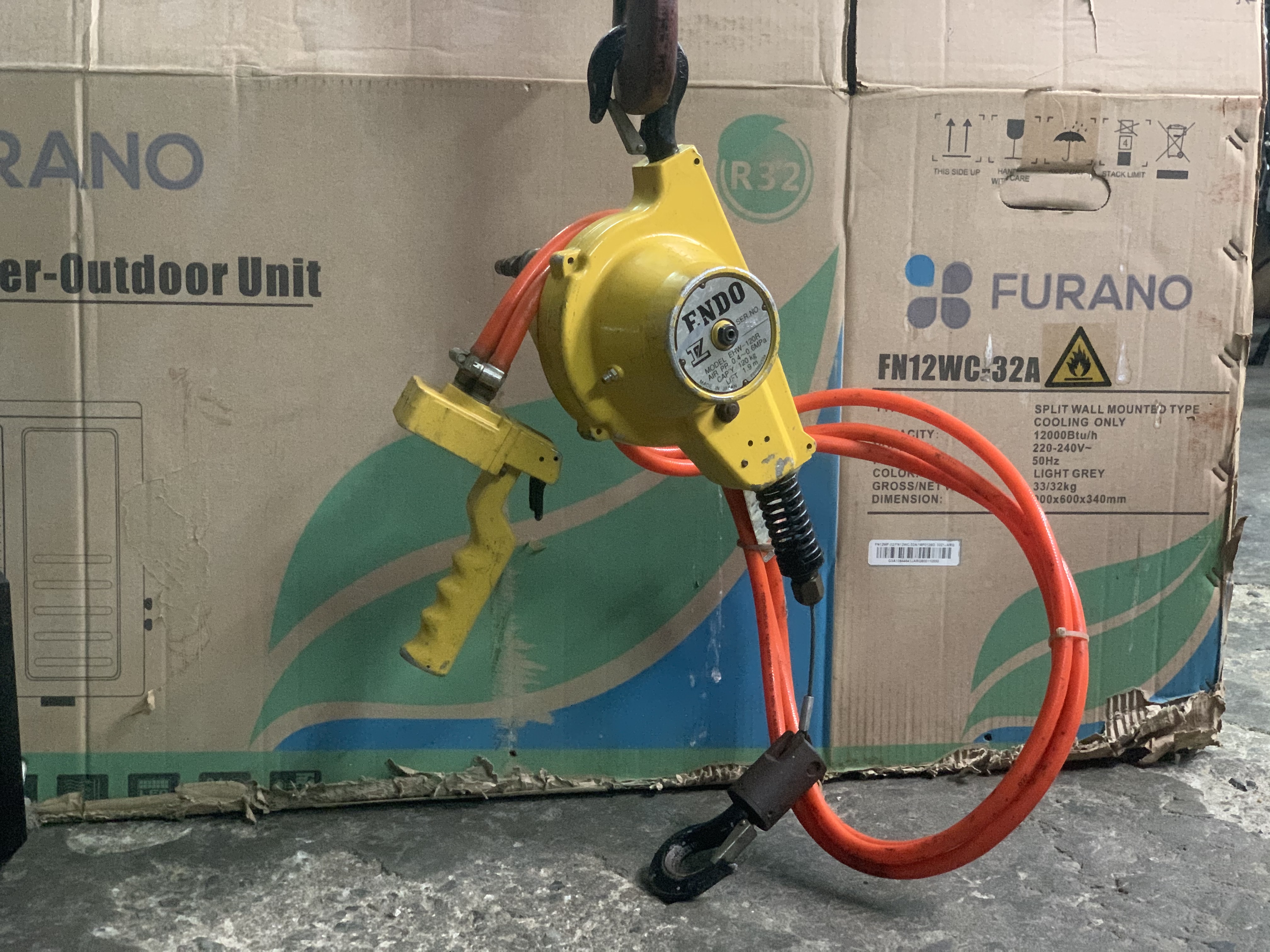 ขายรอกยกของ ใช้ระบบลม Endo Air Hoist 120Kg. สภาพสวยใหม่มาก หายาก อุปกรณ์รีโมทครบ พร้อมใช้งาน