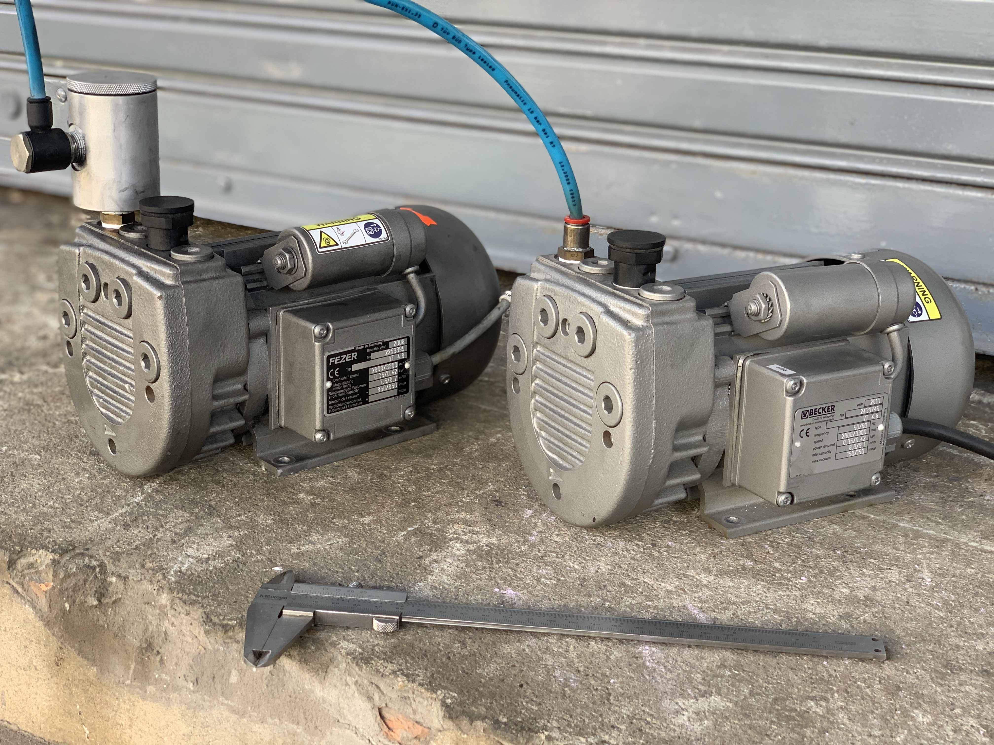 ขายปั๊มแววคั่มสุญญากาศ แบบแห้ง Becker pump Oil-less rotary vane Vacuum pump 1/3HP. 220V ไฟบ้าน made in Germany สภาพสวยใหม่มาก ดูดแรง พร้อมใช้งาน มี 2ตัวครับ ราคาตัวละ 3,000 บาท ขายปั๊มแววคั่มสุญญากาศ แบบแห้ง Becker pump Oil-less rotary vane Vacuum pump 1/3HP. 220V ไฟบ้าน made in Germany สภาพสวยใหม่มาก ดูดแรง พร้อมใช้งาน มี 2ตัวครับ ราคาตัวละ 3,000 บาท