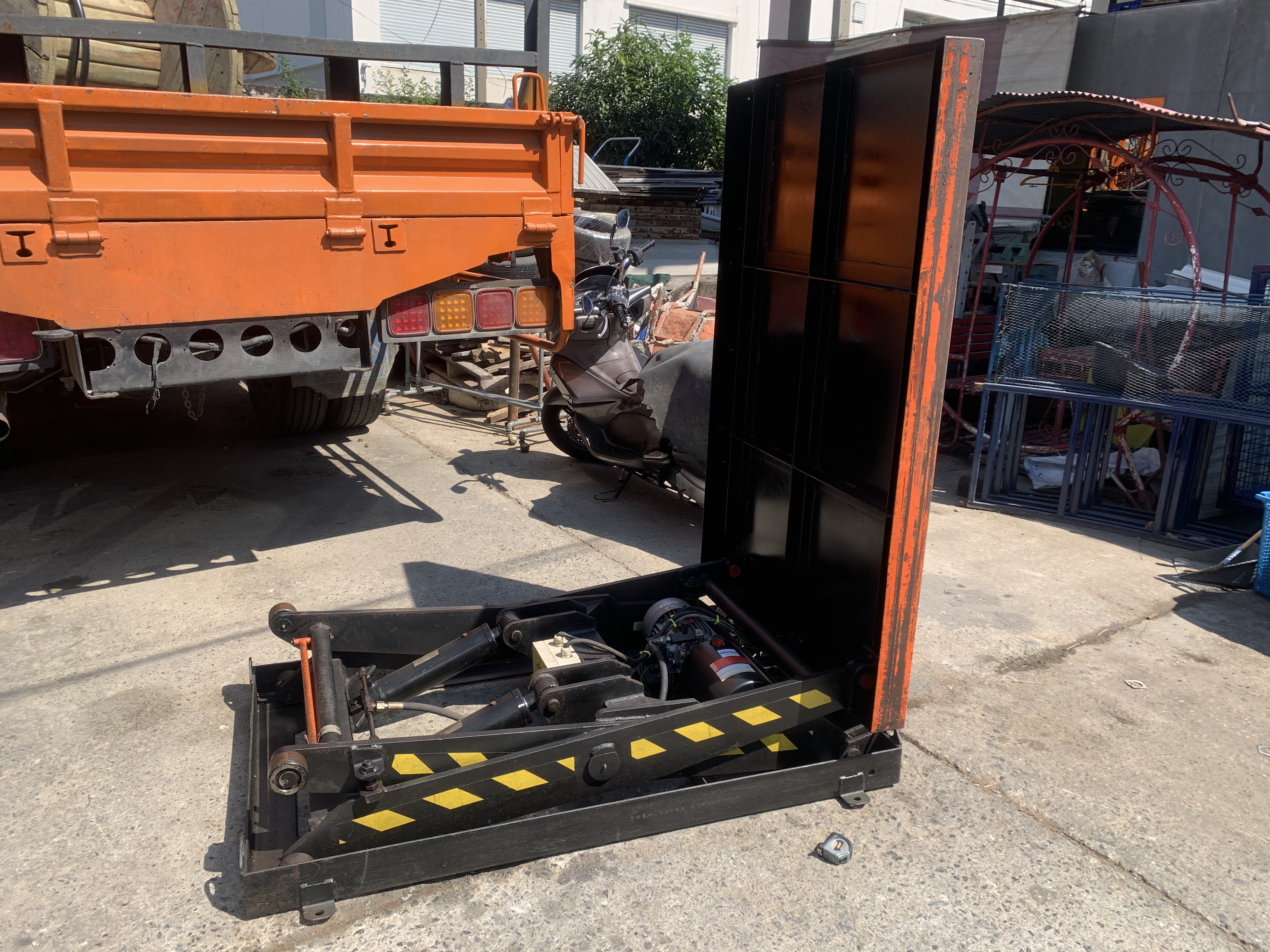 ขายแท่นยกไฮโดรลิคไฟฟ้าอเนกประสงค์ Hydro-Tek 3HP. 220/380V made in Korea น้ำหนักยก 1ตัน ยกได้สูง 1เมตร สภาพสวย พร้อมใช้งาน ขายแท่นยกไฮโดรลิคไฟฟ้าอเนกประสงค์ Hydro-Tek 3HP. 220/380V made in Korea น้ำหนักยก 1ตัน ยกได้สูง 1เมตร สภาพสวย พร้อมใช้งาน