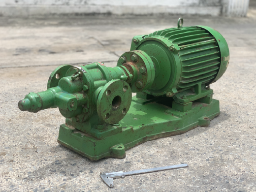 ขายชุดเฟืองปั๊มดูดของเหนียว-น้ำมัน Daito Kogyo ขนาดท่อ 2นิ้ว ต่อลด 1.5นิ้ว พร้อมแท่นมอเตอร์ Mitsubishi 7.5HP. 380V สภาพสวย