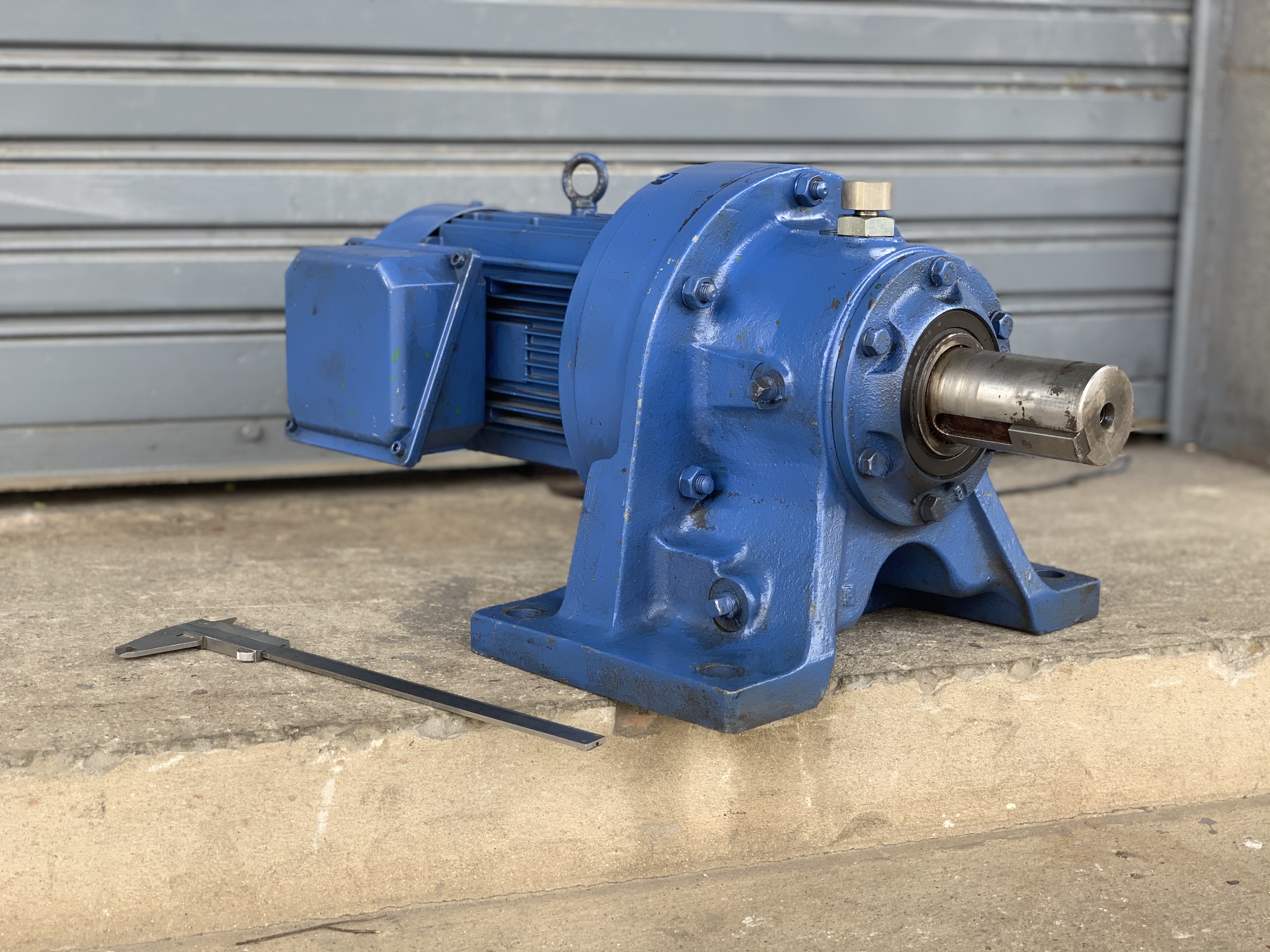 ขายมอเตอร์เกียร์ Cycrodrive Sumitomo 2HP. 380V อัตราทด 1:71 เพลาออกประมาณ 20รอบต่อนาที เพลาใหญ่แรงบิดเยอะ สภาพสวยใหม่มาก หมุนนิ่ม พร้อมใช้งาน