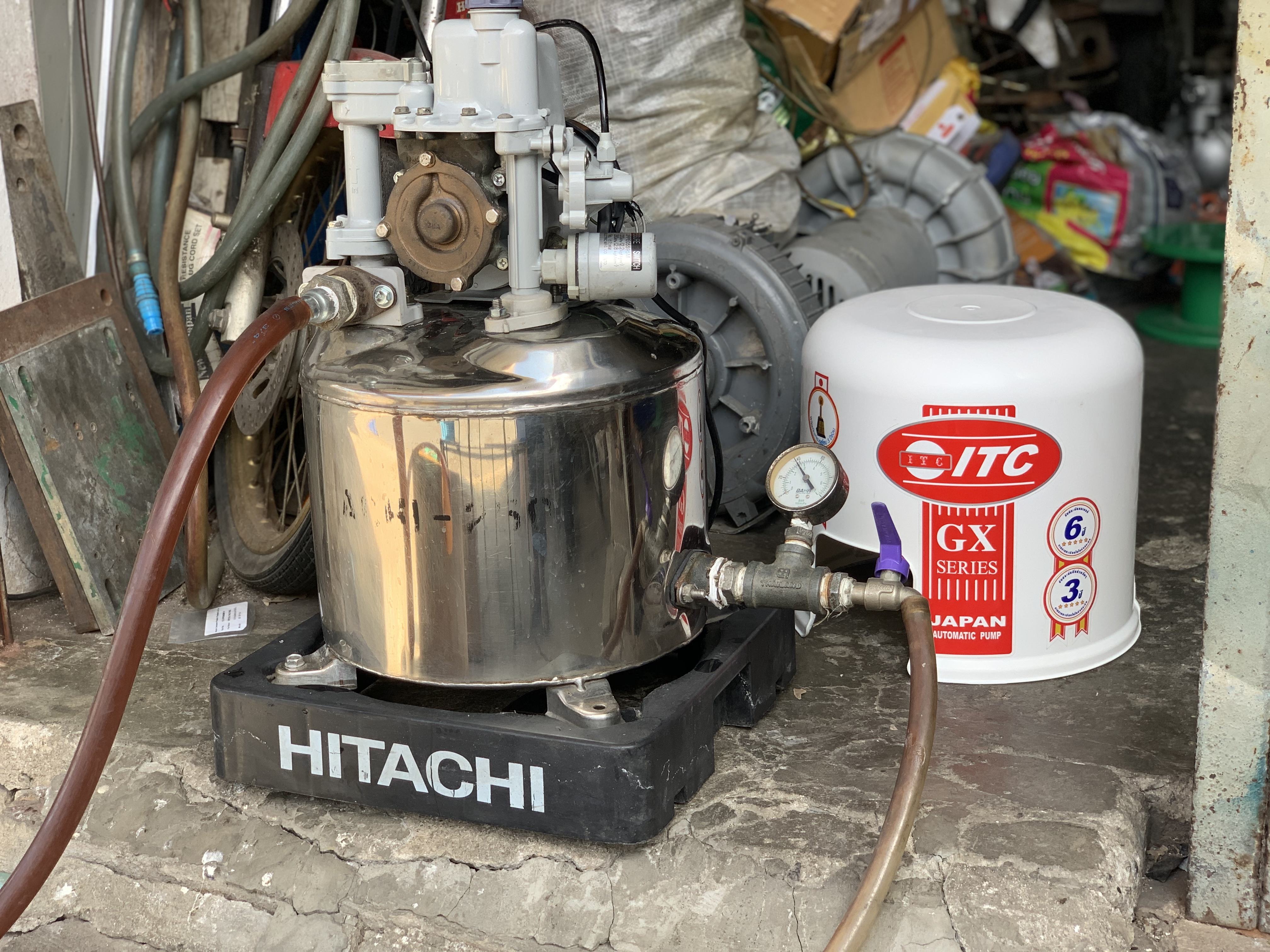 ขายปั๊มน้ำอัตโนมัติ Hitachi(ITC) 300W ถังสแตนเลส ใส่ฝาครอบของใหม่ให้ครับ หมุนนิ่ม พร้อมใช้งาน ไม่มีรั่วซึม ตรวจเช็คแรงดันเรียบร้อย พร้อมใช้งาน