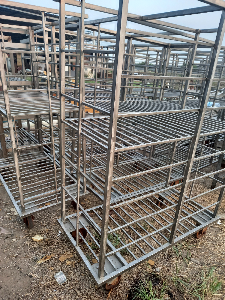 ขาย ชั้นสแตนเลส 316ขนาด 120x150 สภาพดีมาก สนใจทักมาได้ค่ะ 0852254655 ขาย ชั้นสแตนเลส 316ขนาด 120x150 สภาพดีมาก สนใจทักมาได้ค่ะ 0852254655