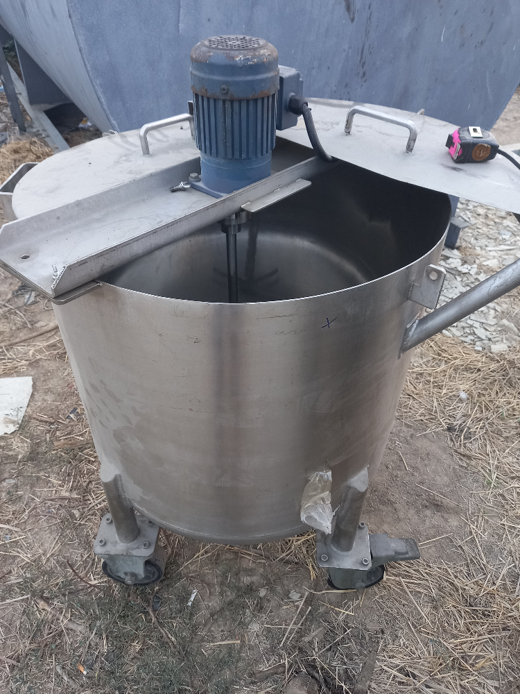 ขาย ถังกวน สแตนเลส 316 ขนาด 250ลิตร ใช้งานได้ปกติ สวยๆสนใจทักมาได้ค่ะ 0852254655