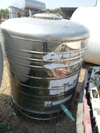 ขาย ถังน้ำสแตน 2000ลิตร มือสอง มีขา ฝา ครบ สภาพดี สนใจทักมาค่ะ 0852254655