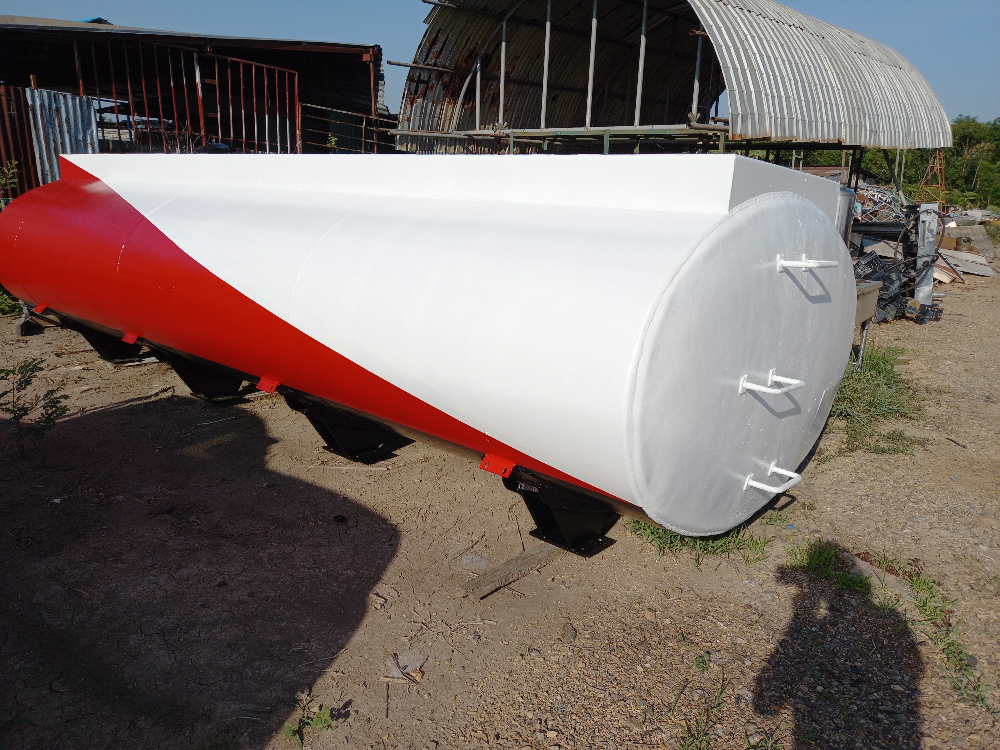 ขาย ถังน้ำ ถังน้ำมันติดรถ 9400 ลิตร มือสอง มี2กั้น3ห้อง สภาพดี สนใจทักมาได้ค่ะ