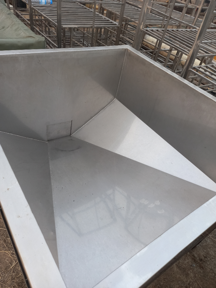 ขาย อ่างสแตนเลส 316 มือสอง ขนาด 110x120 สภาพสวยมาก สนใจทักมาได้ค่ะ 0852254655