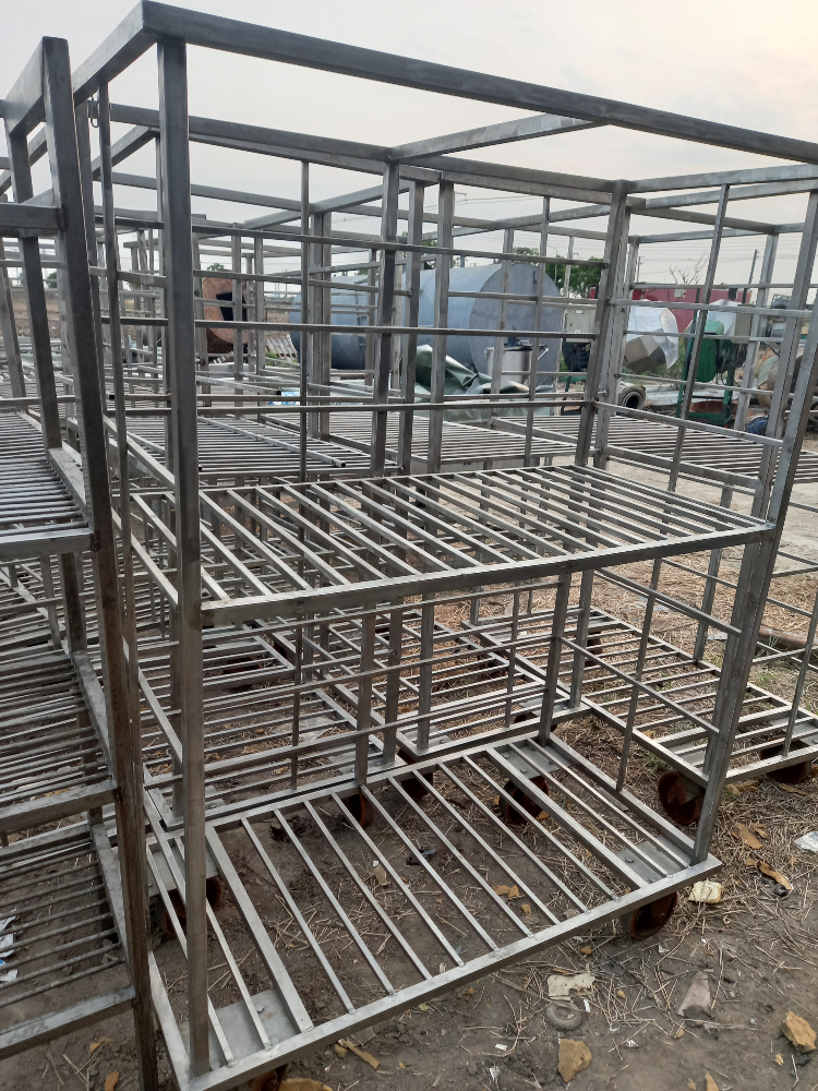 ขาย ชั้นสแตนเลส 316ขนาด 120x150 สภาพดีมาก สนใจทักมาได้ค่ะ 0852254655