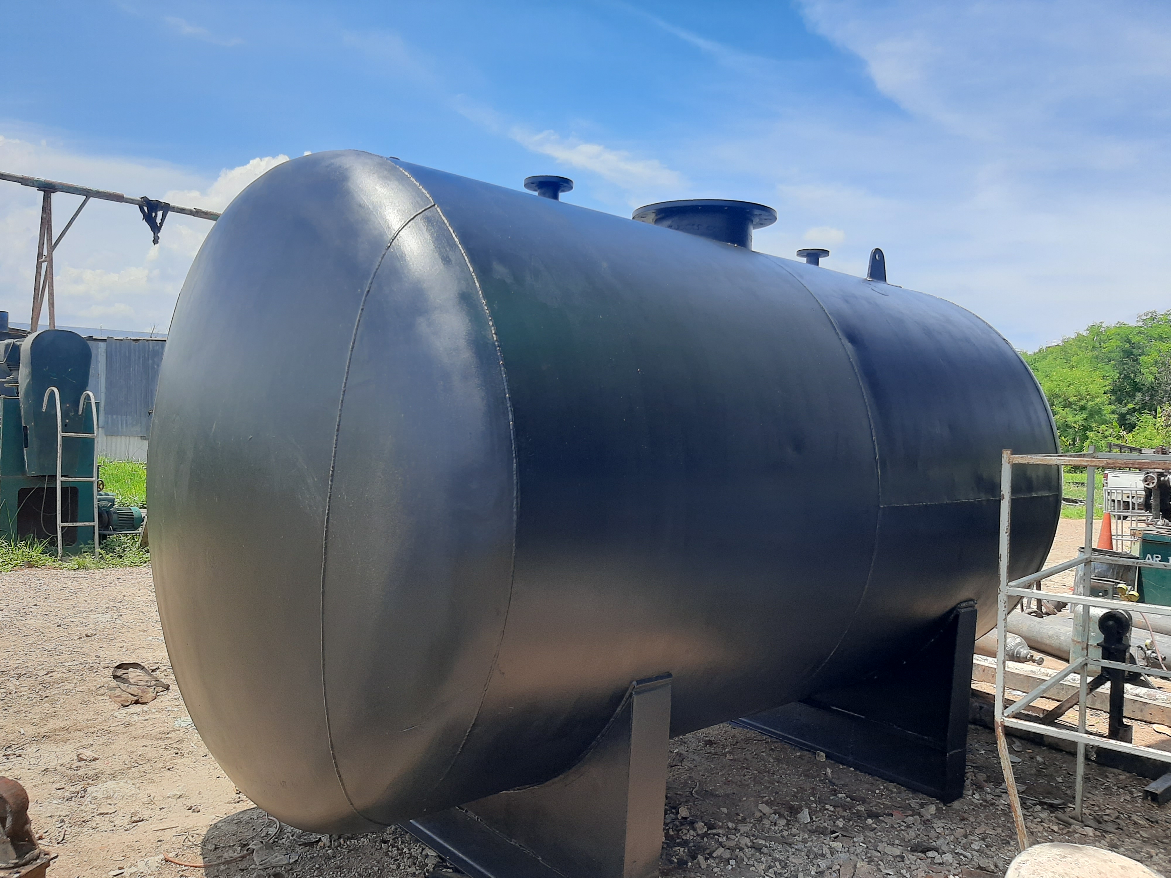 ขาย ถังน้ำมัน 10000ลิตร มือสองทรงสวยเหล็กหนา สภาพดีไม่มีบุบไม่มีรั่ว สนใจทักมาได้ค่ะ 0917926651 ขาย ถังน้ำมัน 10000ลิตร มือสองทรงสวยเหล็กหนา สภาพดีไม่มีบุบไม่มีรั่ว สนใจทักมาได้ค่ะ 0917926651