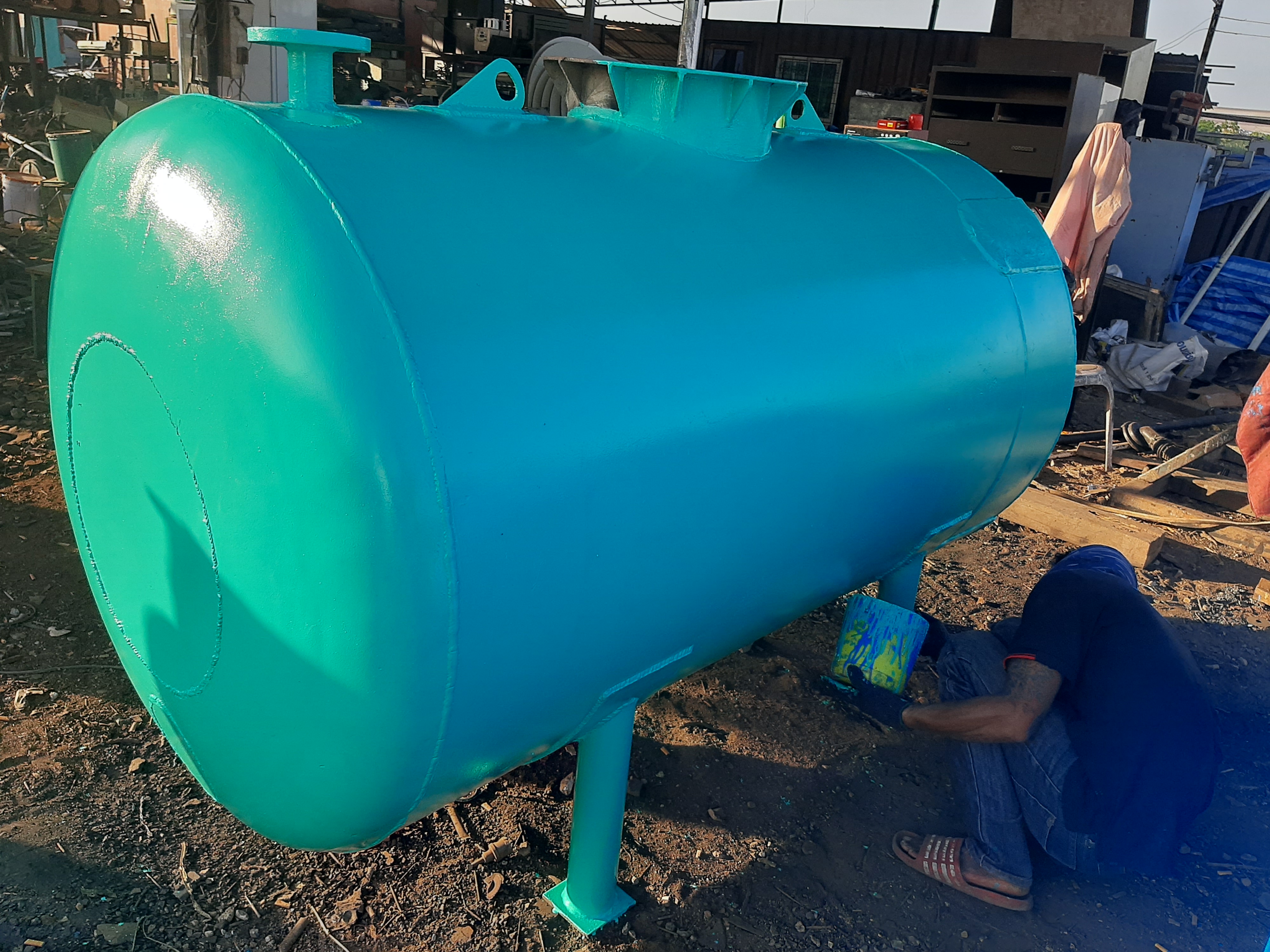 ขาย ถังน้ำมัน ถังน้ำ 2000 ลิตรมือสองหนา 6มิล สภาพดีสนใจทักมาได้ตะ