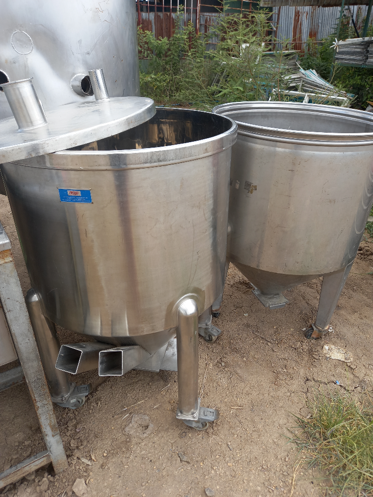 ขาย ถังสแตนเลส 260ลิตรมือสอง กว้าง75เซน สูง60เซน สภาพดีสนใจทักมาค่ะ0852254655