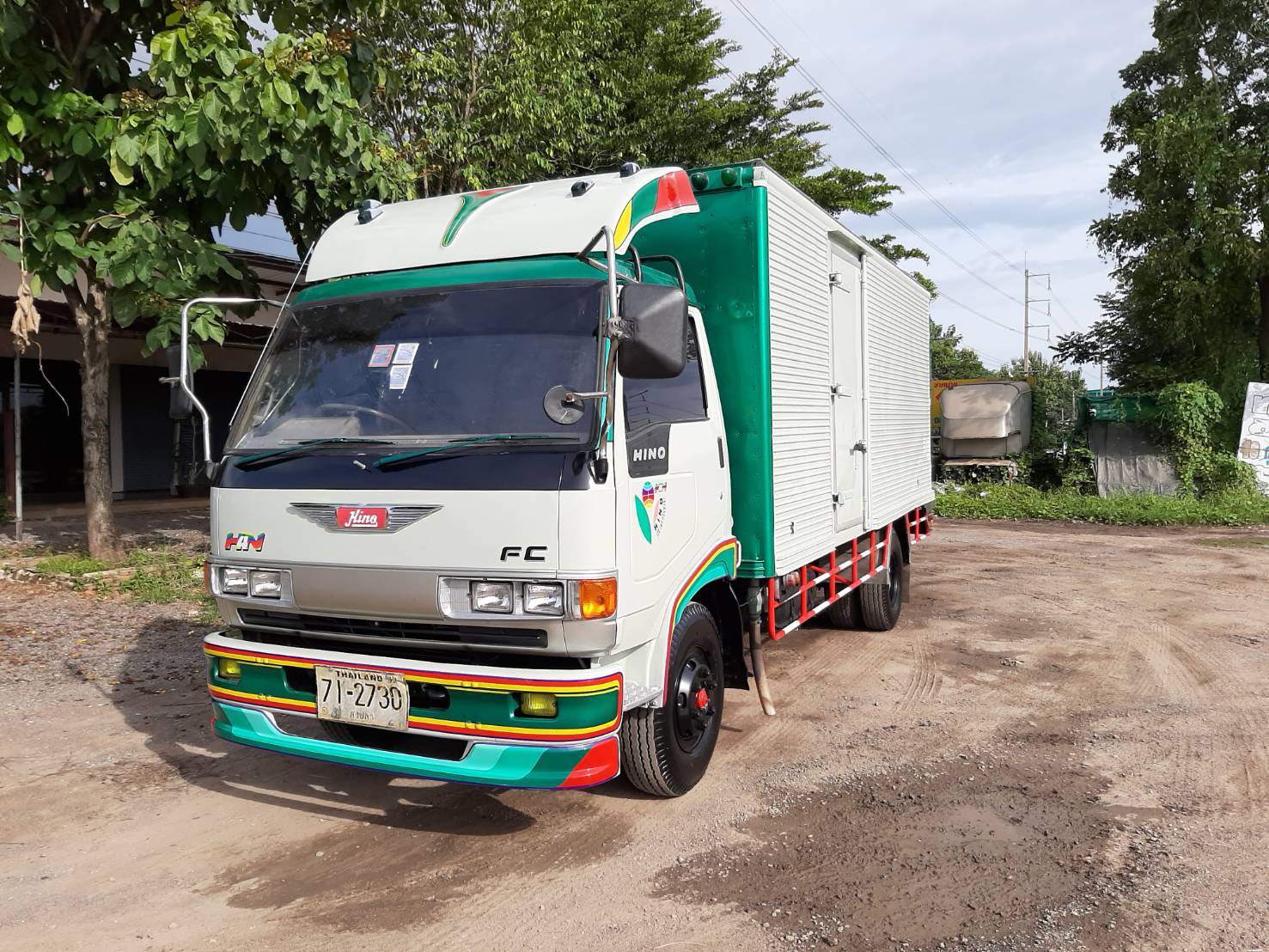 Hino 6 ล้อ FC(ซุปเปอเสี่ย)120แรง ตู้สแตนเลสยาว5.5ม สวยๆรถพร้อมใช้ครับ. สนใจ 089-5367218 081-4252943