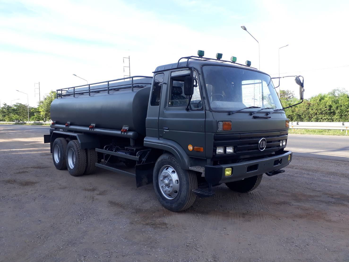 NISSAN UD รถน้ำ10 ล้อ เพลาเดียว 180แรง ทิฟฟี่ เพลาเวอร์ เครื่องดี คัสซีสวย ติดต่อ 089-5367218. 081-4252943