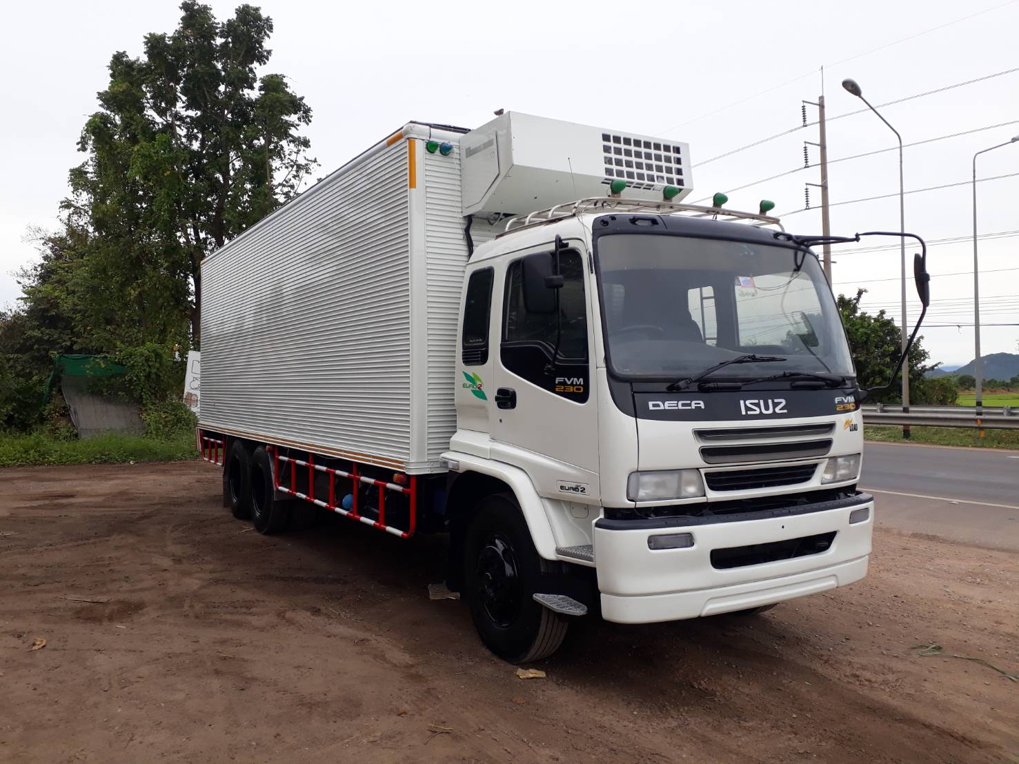 ISUZU DECA (ตู้เย็น) ปี45 10ล้อ เพลาเดียว230แรง ยาว7.5 ม. เครื่องดี คัสซีสวย ติดต่อ 089-5367218. 081-4252943