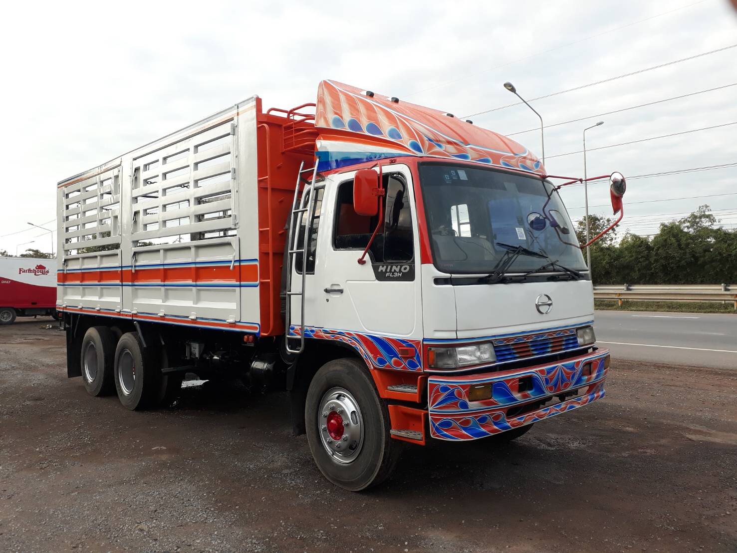 ขายครับ Hino10ล้อ(3Hเพลาเดียว)195 แรง เครื่องดี ยางดี คัดซีสวย สนใจ 089-5367218 081-4252943