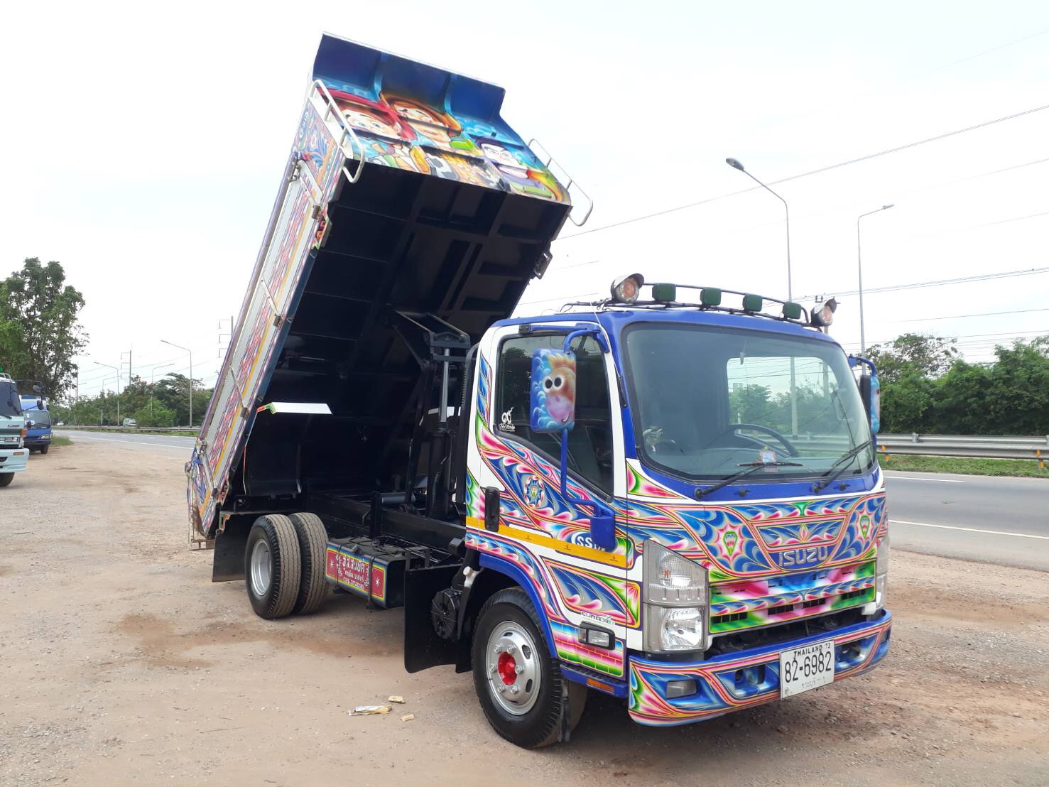 ISUZU NPR150แรงดั้ม ปี53. กะบะยาว4.20 กว้าง2.16 เครื่องดี ยางดี คัสซีสวย รถสวยพร้อมใช้  ติดต่อ 089-5367218. 081-4252943