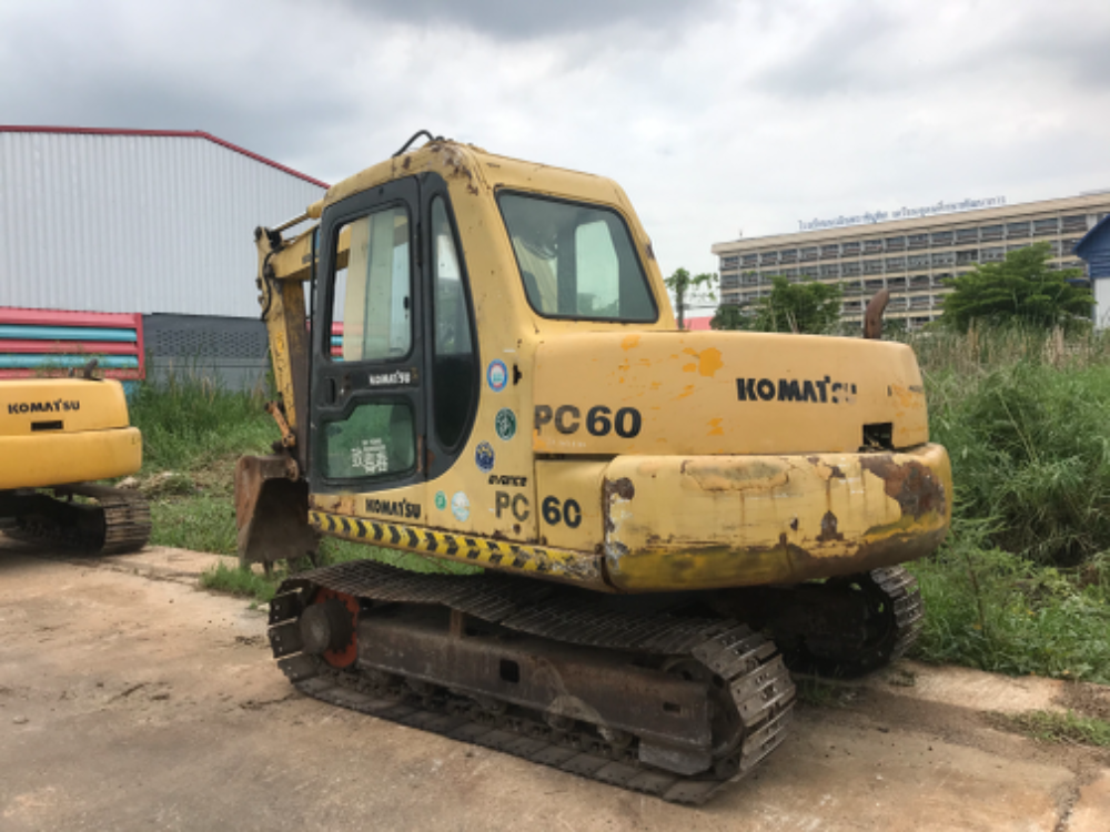 komatsu pc60-7สภาพดีเก่าญี่ปุ่น มีใบอินวอยไม่เคยใช้ในไทย