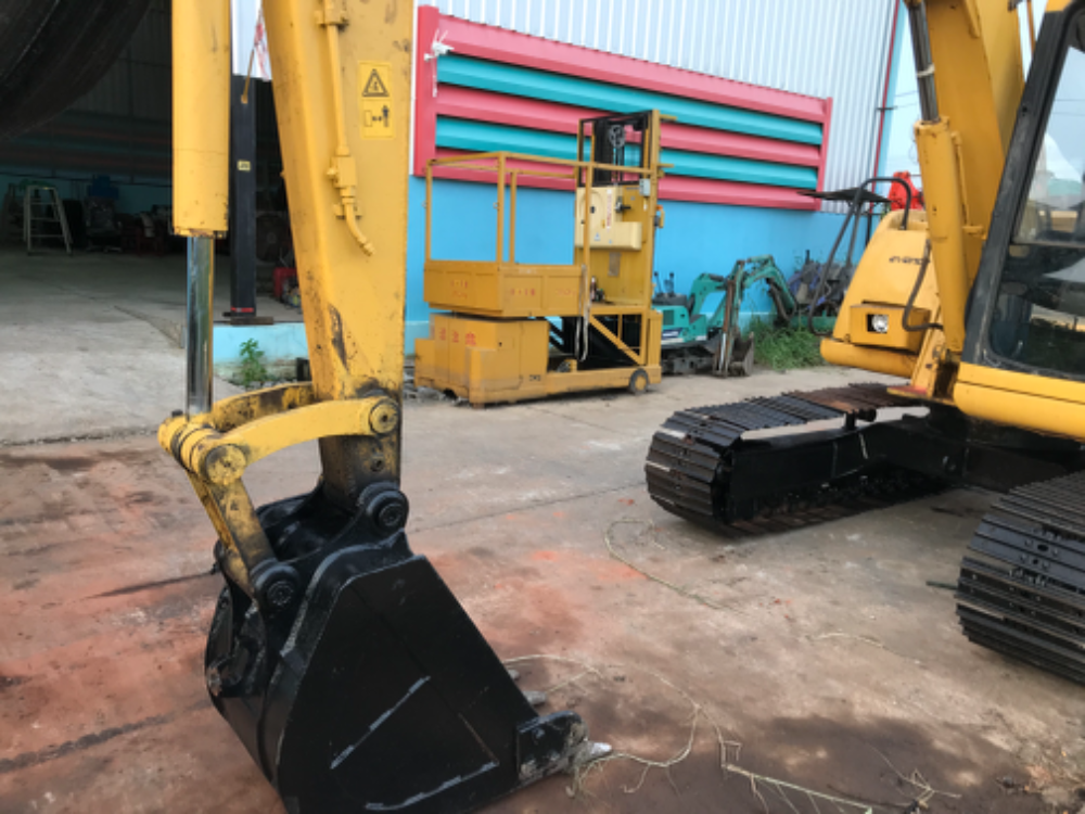 komatsu pc60-7สภาพดีเก่าญี่ปุ่น มีใบอินวอยไม่เคยใช้ในไทย