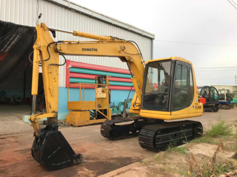 komatsu pc60-7สภาพดีเก่าญี่ปุ่น มีใบอินวอยไม่เคยใช้ในไทย