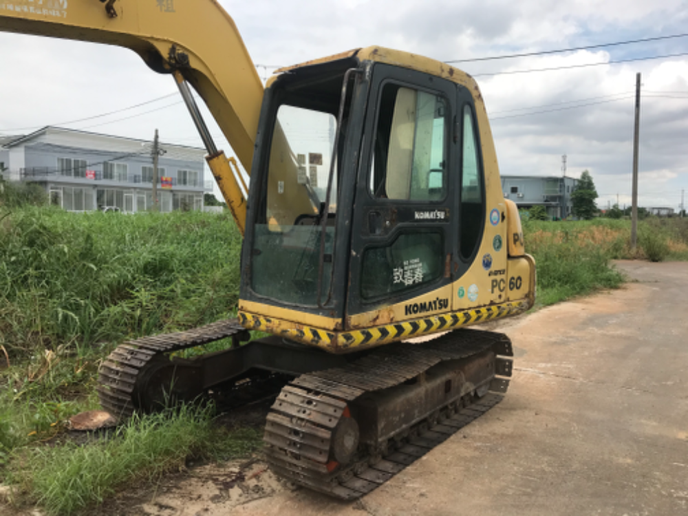 komatsu pc60-7สภาพดีเก่าญี่ปุ่น มีใบอินวอยไม่เคยใช้ในไทย
