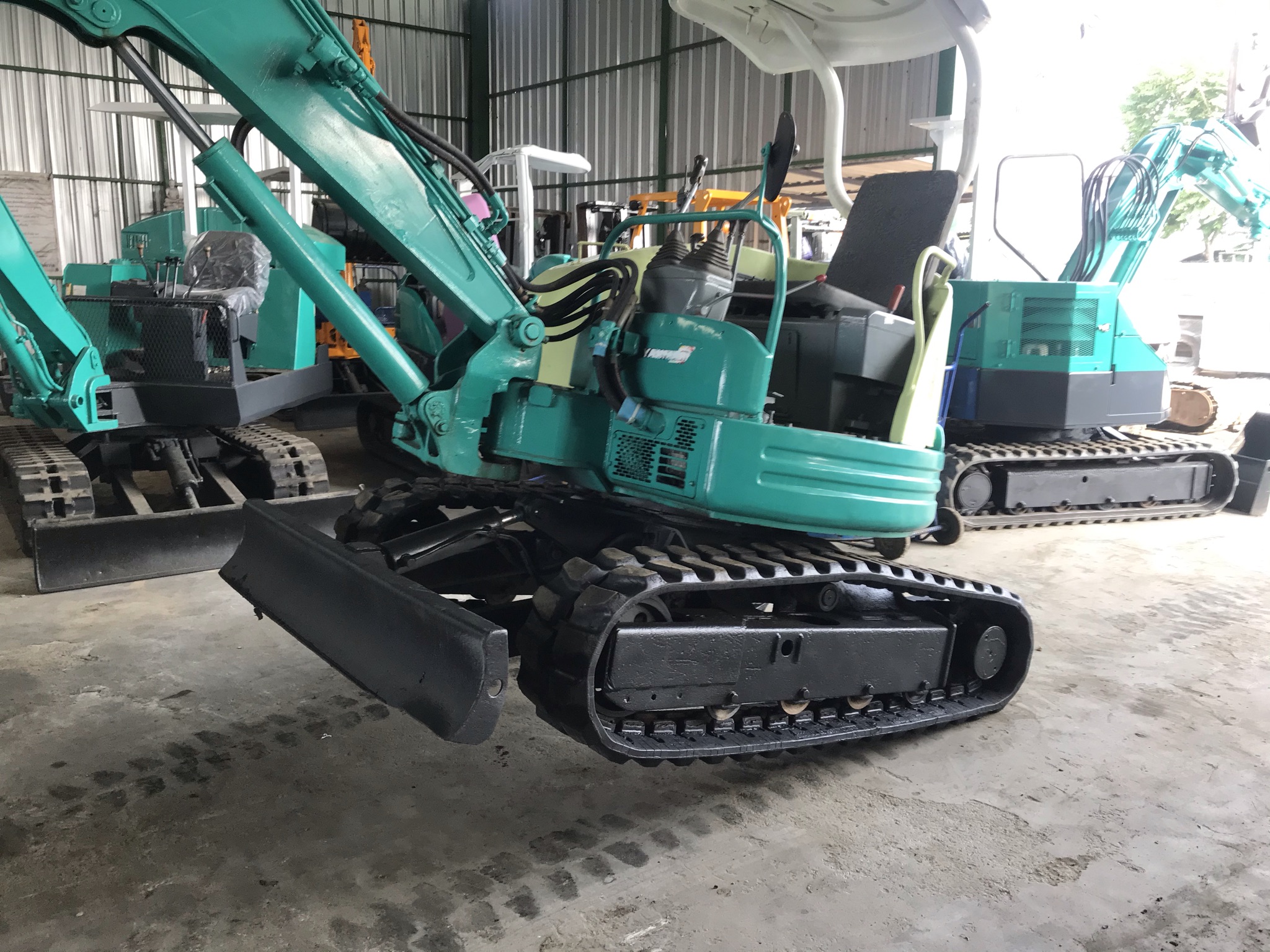 yanmar vio30 สภาพดีเก่าญี่ปุ่น มีใบอินวอยไม่เคยใช้ในไทย yanmar vio30 สภาพดีเก่าญี่ปุ่น มีใบอินวอยไม่เคยใช้ในไทย