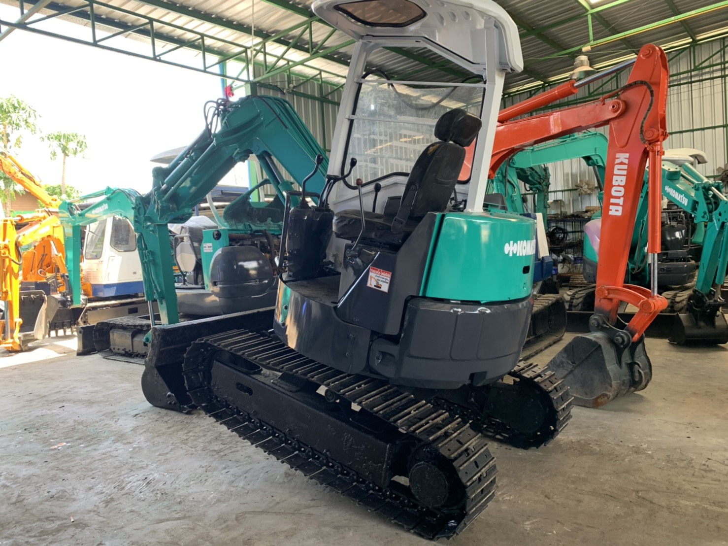 komatsu pc28uu-3 สภาพดีเก่าญี่ปุ่น มีใบอินวอยไม่เคยใช้ในไทย