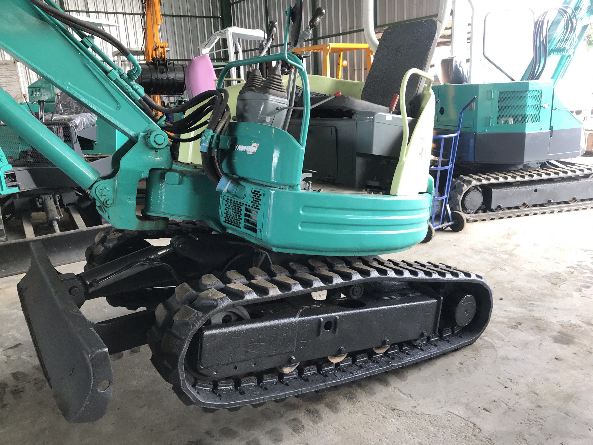 yanmar vio30 สภาพดีเก่าญี่ปุ่น มีใบอินวอยไม่เคยใช้ในไทย yanmar vio30 สภาพดีเก่าญี่ปุ่น มีใบอินวอยไม่เคยใช้ในไทย