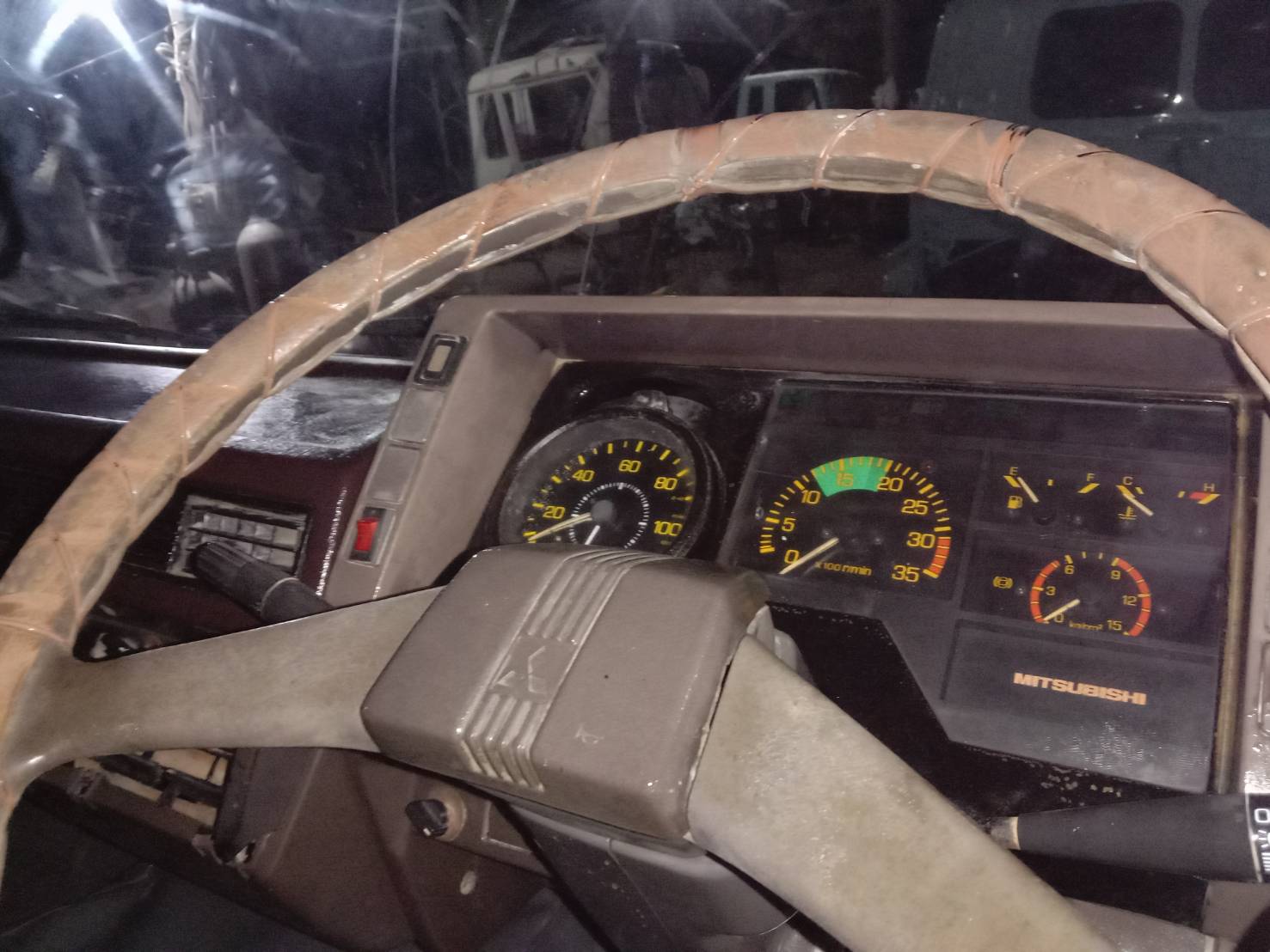 ขาย หัวสิบล้อ มิตซู FUSO มีขาดีดหน้า-ขาค้ำหลัง คันเกียร์ เท้าเหยียบทิฟฟี่ พร้อมใช้