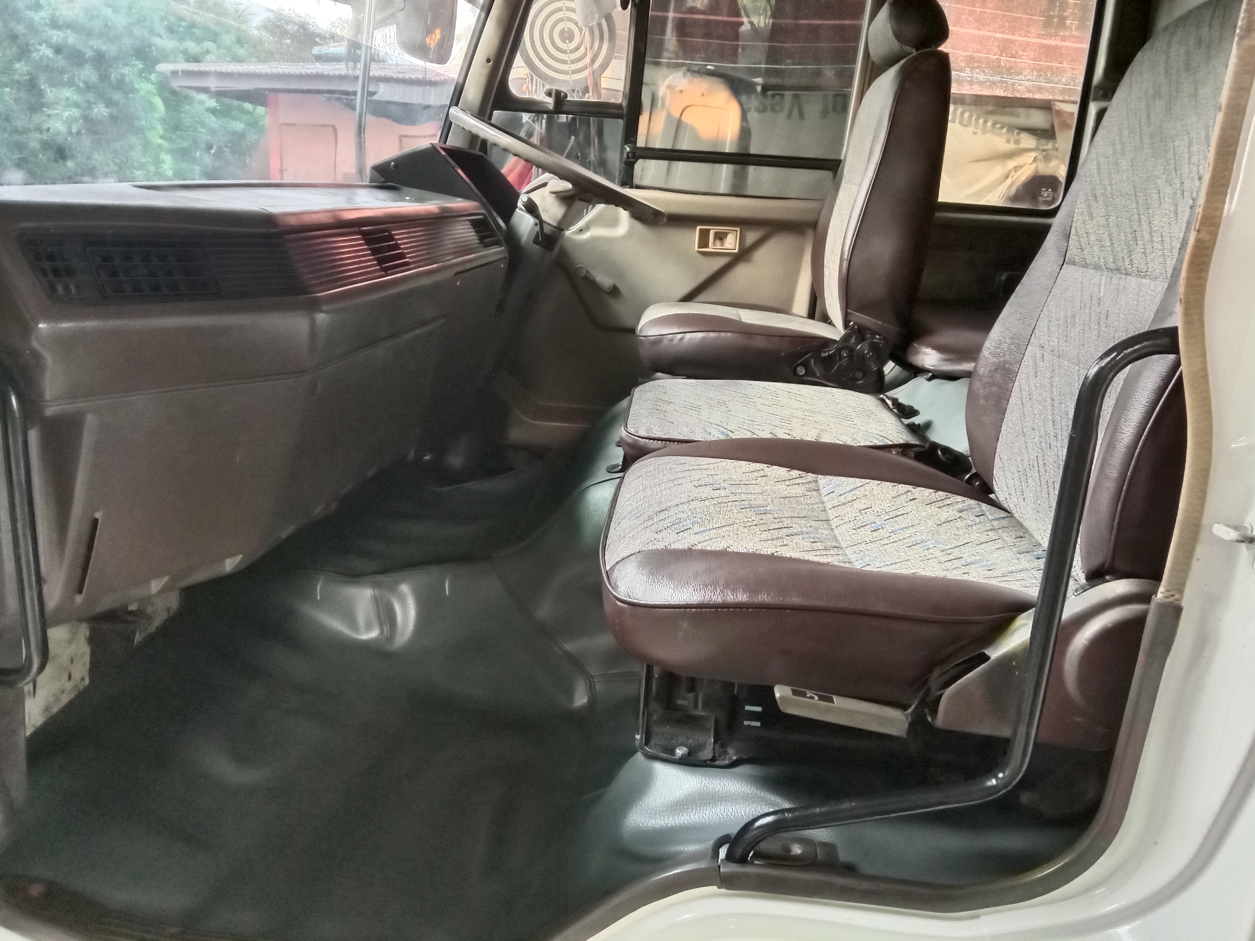 ขาย หัวเก๋ง MITSUBISHI ฟูโซ่ 527 อุปกรณ์ครบพร้อมใช้งาน ขาย หัวเก๋ง MITSUBISHI ฟูโซ่ 527 อุปกรณ์ครบพร้อมใช้งาน