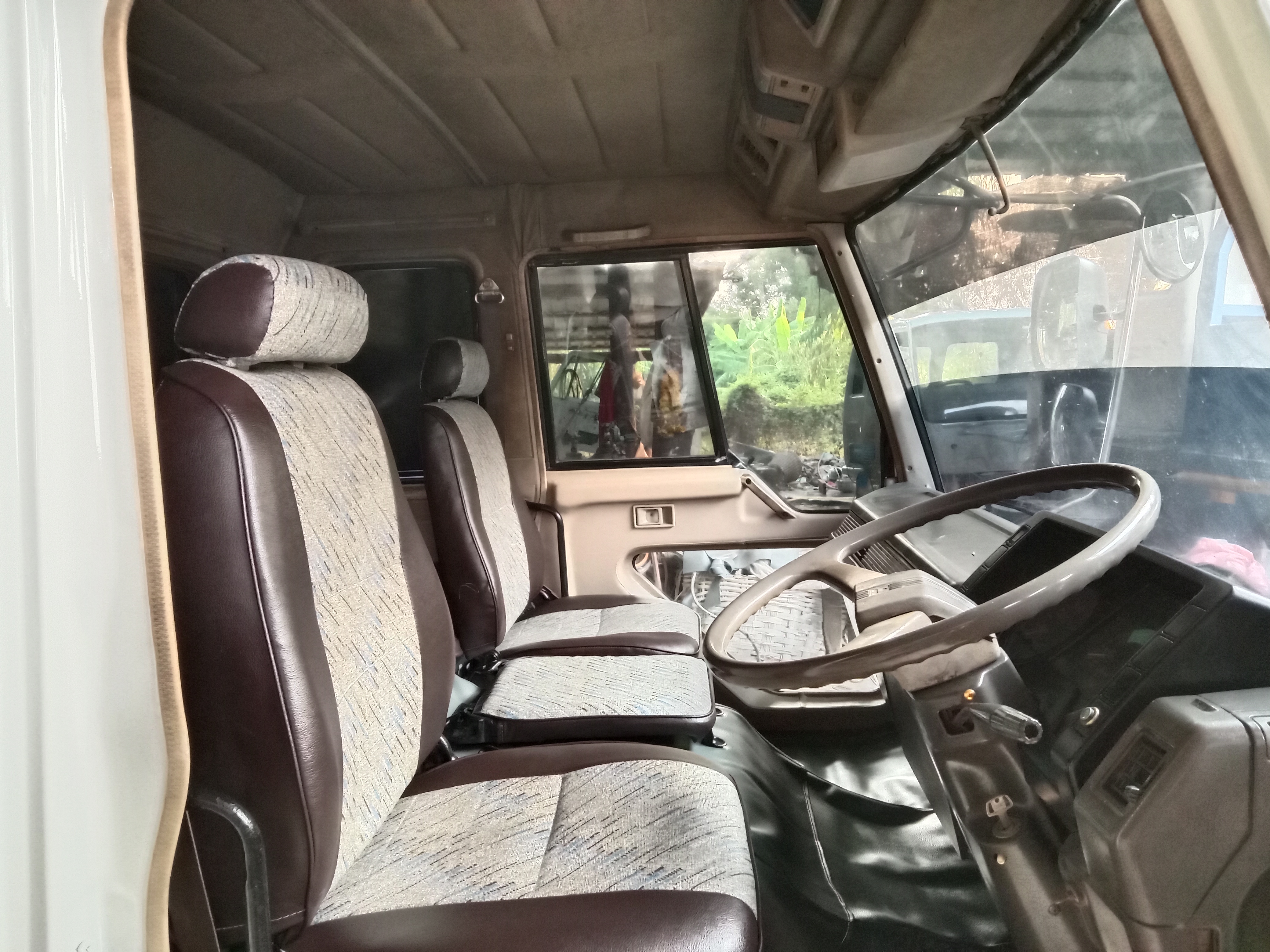 ขาย หัวเก๋ง MITSUBISHI ฟูโซ่ 527 อุปกรณ์ครบพร้อมใช้งาน ขาย หัวเก๋ง MITSUBISHI ฟูโซ่ 527 อุปกรณ์ครบพร้อมใช้งาน