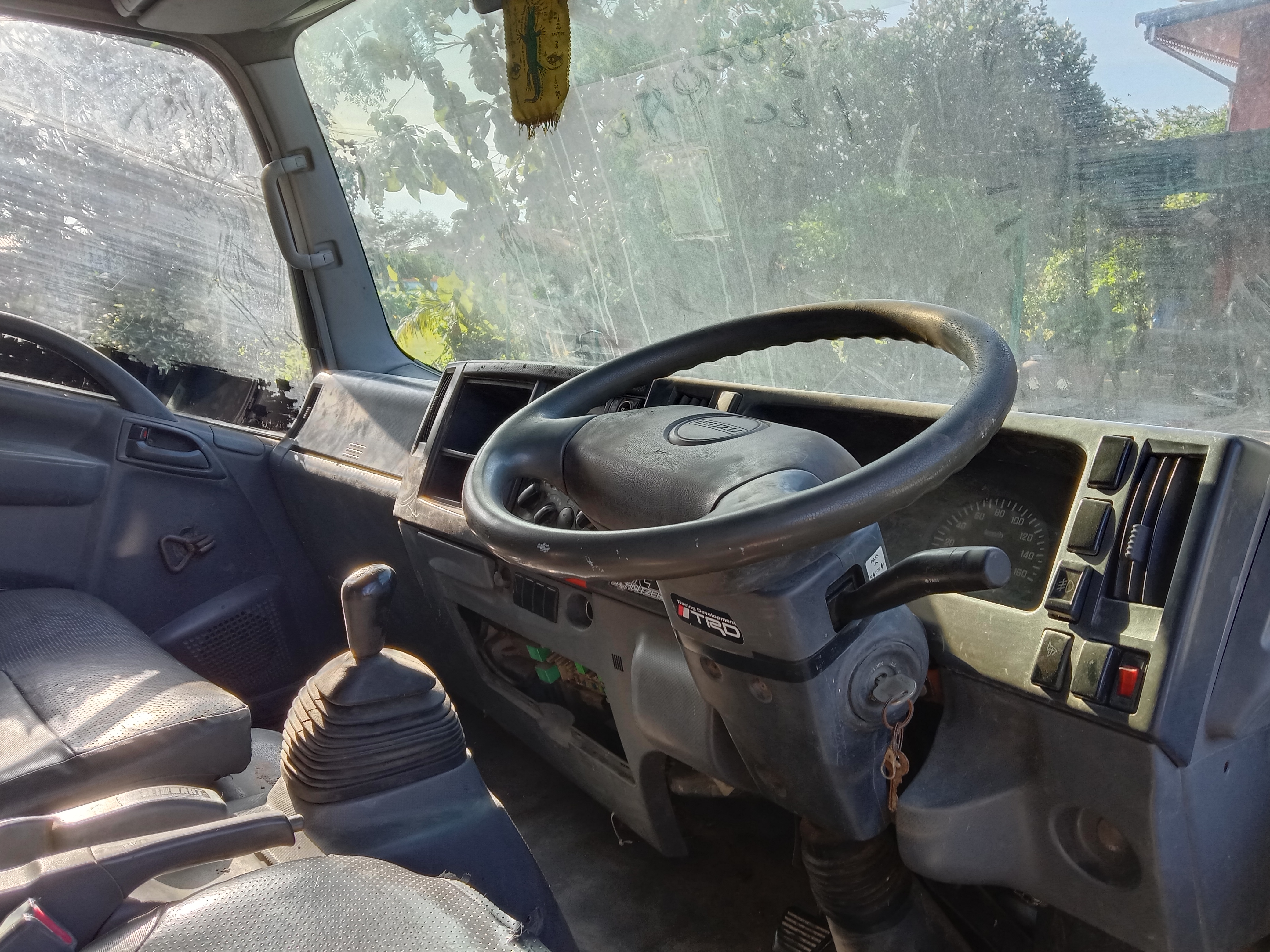 ขายหัวเก๋ง หกล้อ ISUZU NPR150 พร้อมใช้ ขายหัวเก๋ง หกล้อ ISUZU NPR150 พร้อมใช้