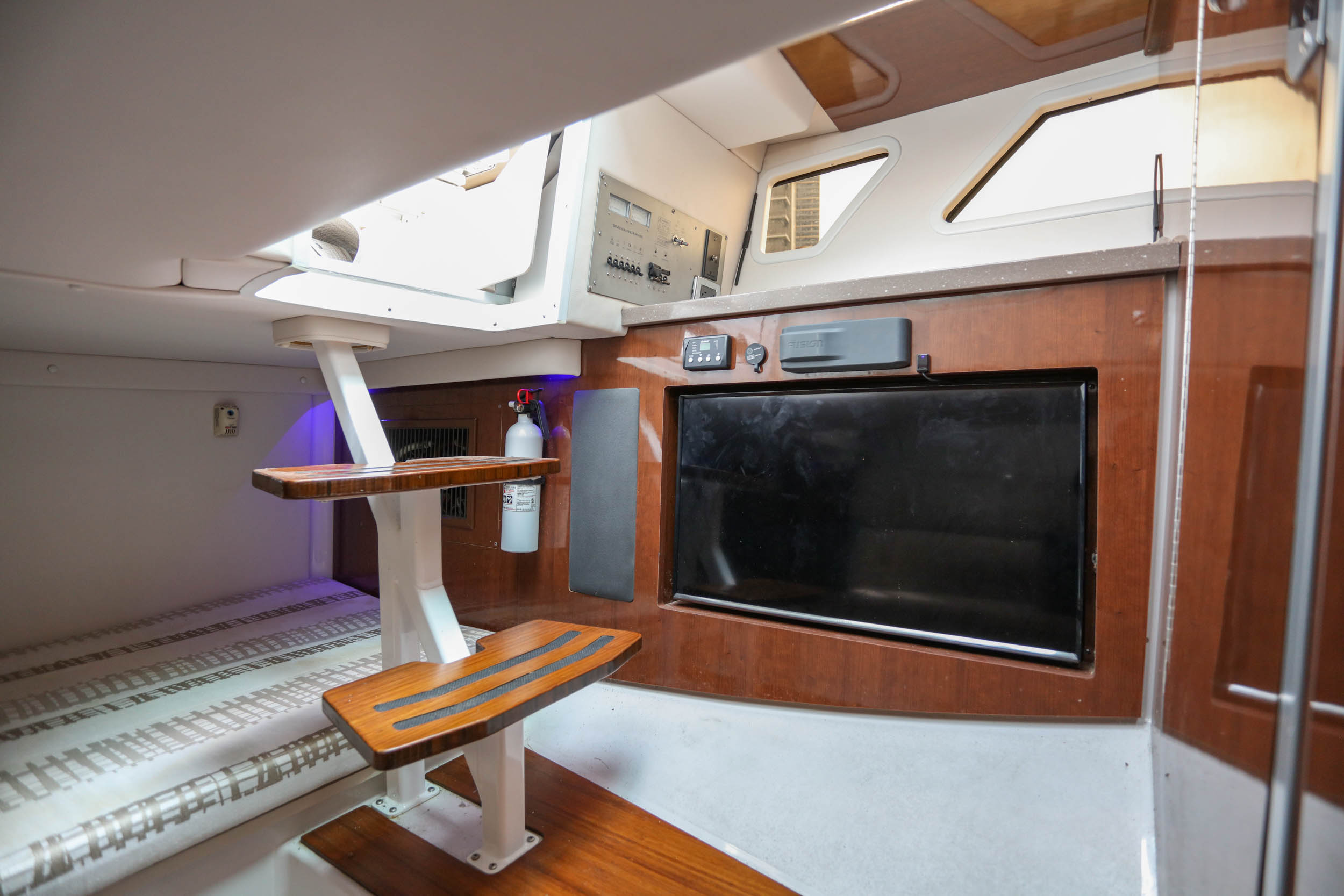 ขายเรือ 2016 Fourwinns H350 | Twin Volvo Penta V-8 6.2L 380hp - Khana Yacht ขายเรือ 2016 Fourwinns H350 | Twin Volvo Penta V-8 6.2L 380hp - Khana Yacht