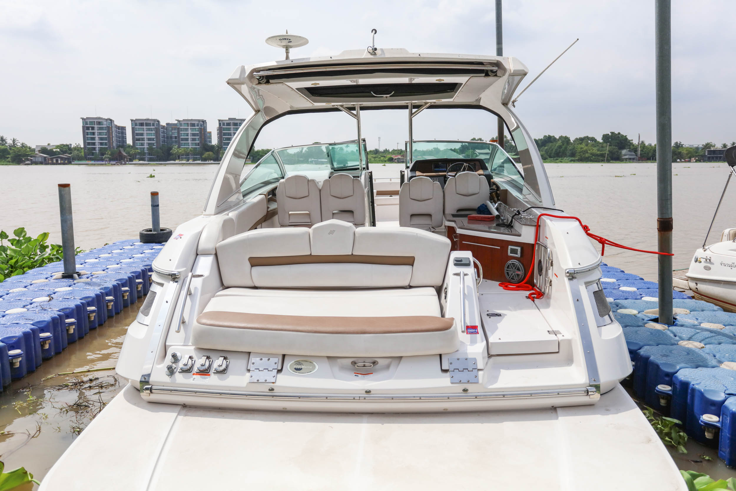 ขายเรือ 2016 Fourwinns H350 | Twin Volvo Penta V-8 6.2L 380hp - Khana Yacht ขายเรือ 2016 Fourwinns H350 | Twin Volvo Penta V-8 6.2L 380hp - Khana Yacht