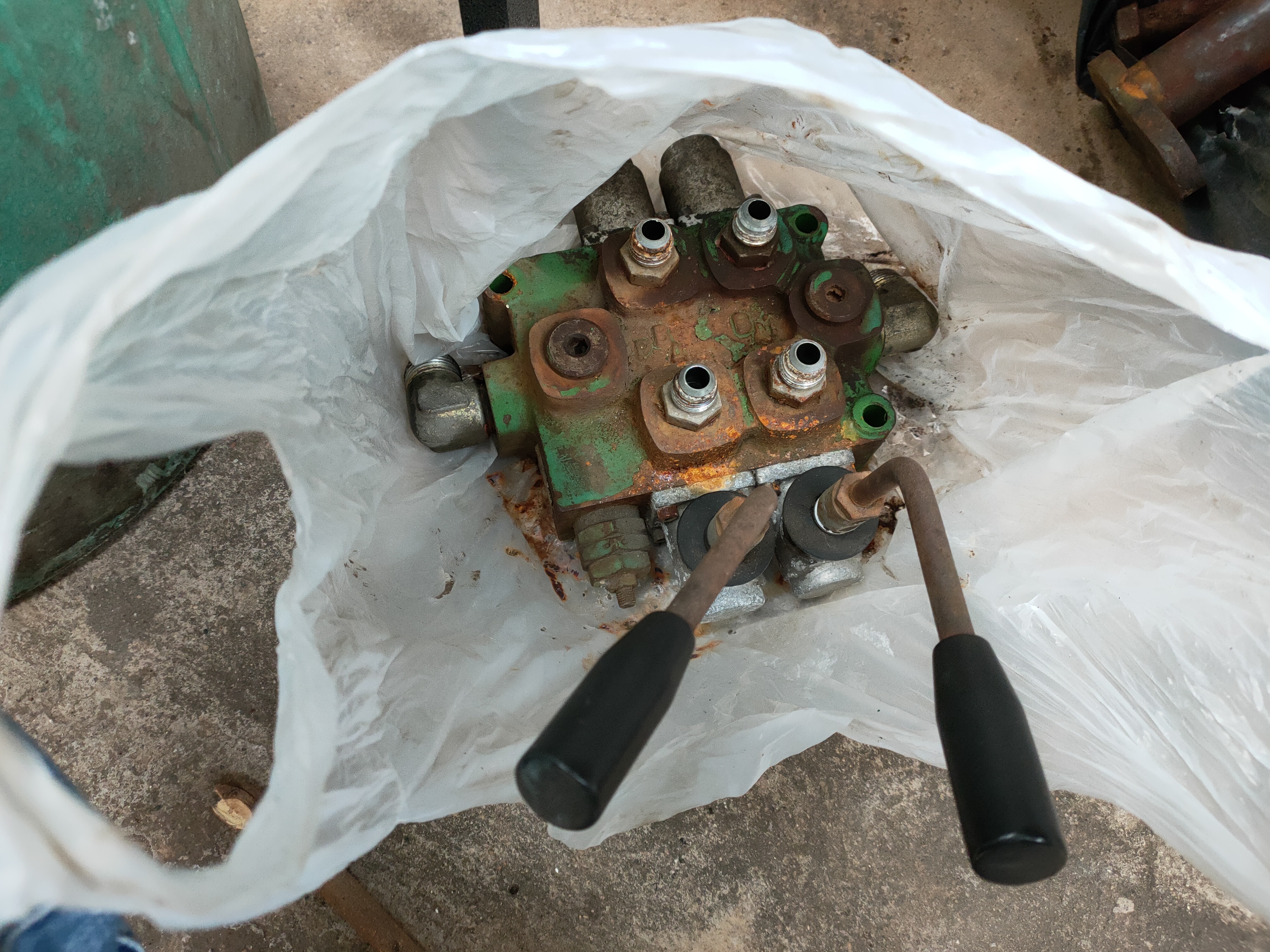 ขายตัวตัก รถไถ อุปกรณ์ครบ ถอดลงจาก รถไถ จอหน์เดียร์ 5090 สภาพพร้อมใช้งาน สนใจสอบถาม 093-0764943 K ตั้ม ราคา 38000 ดูของ จ.สกลนคร อ.สว่างแดนดิน สภาพสวย