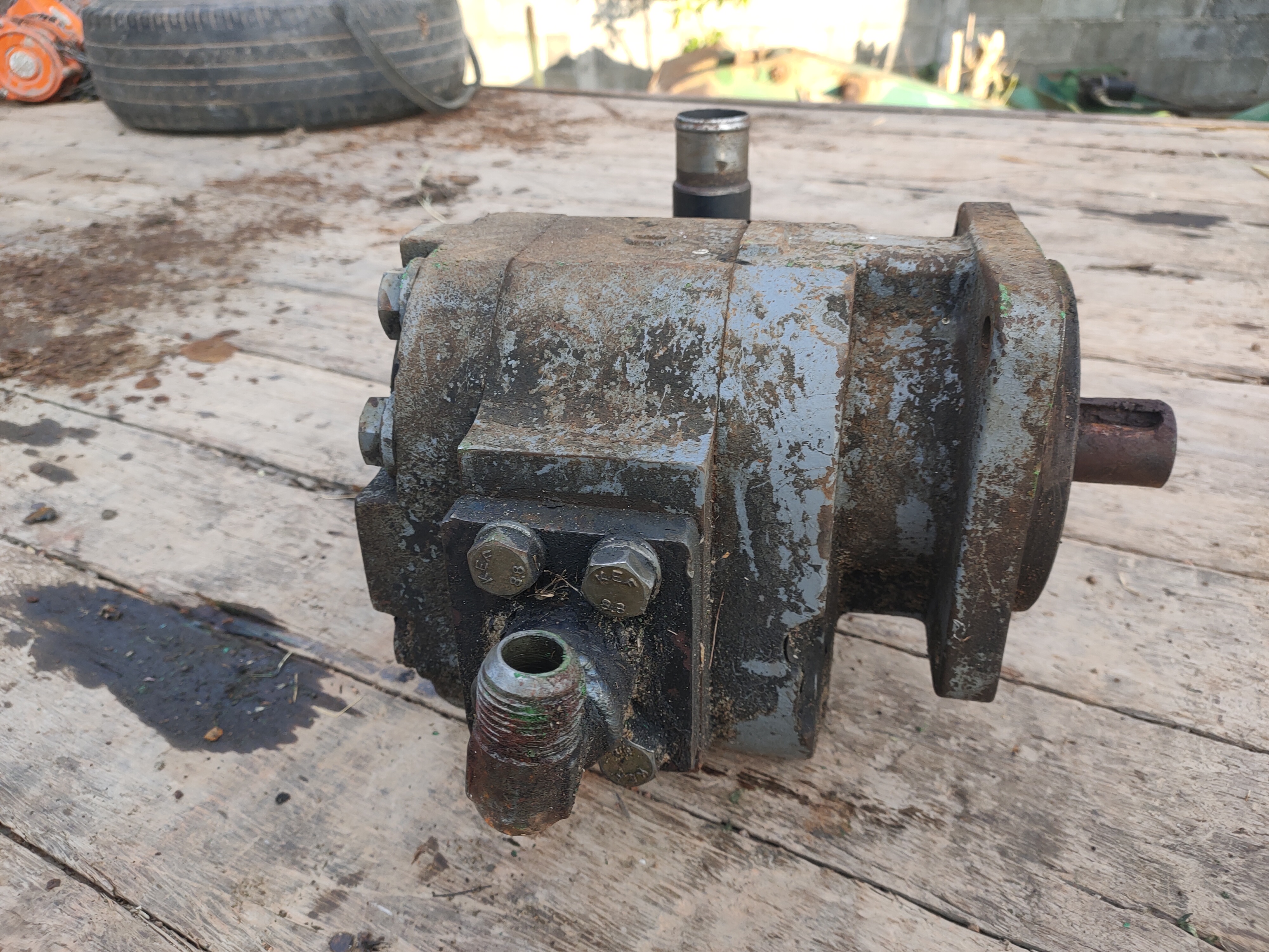 ขายตัวตัก รถไถ อุปกรณ์ครบ ถอดลงจาก รถไถ จอหน์เดียร์ 5090 สภาพพร้อมใช้งาน สนใจสอบถาม 093-0764943 K ตั้ม ราคา 38000 ดูของ จ.สกลนคร อ.สว่างแดนดิน สภาพสวย