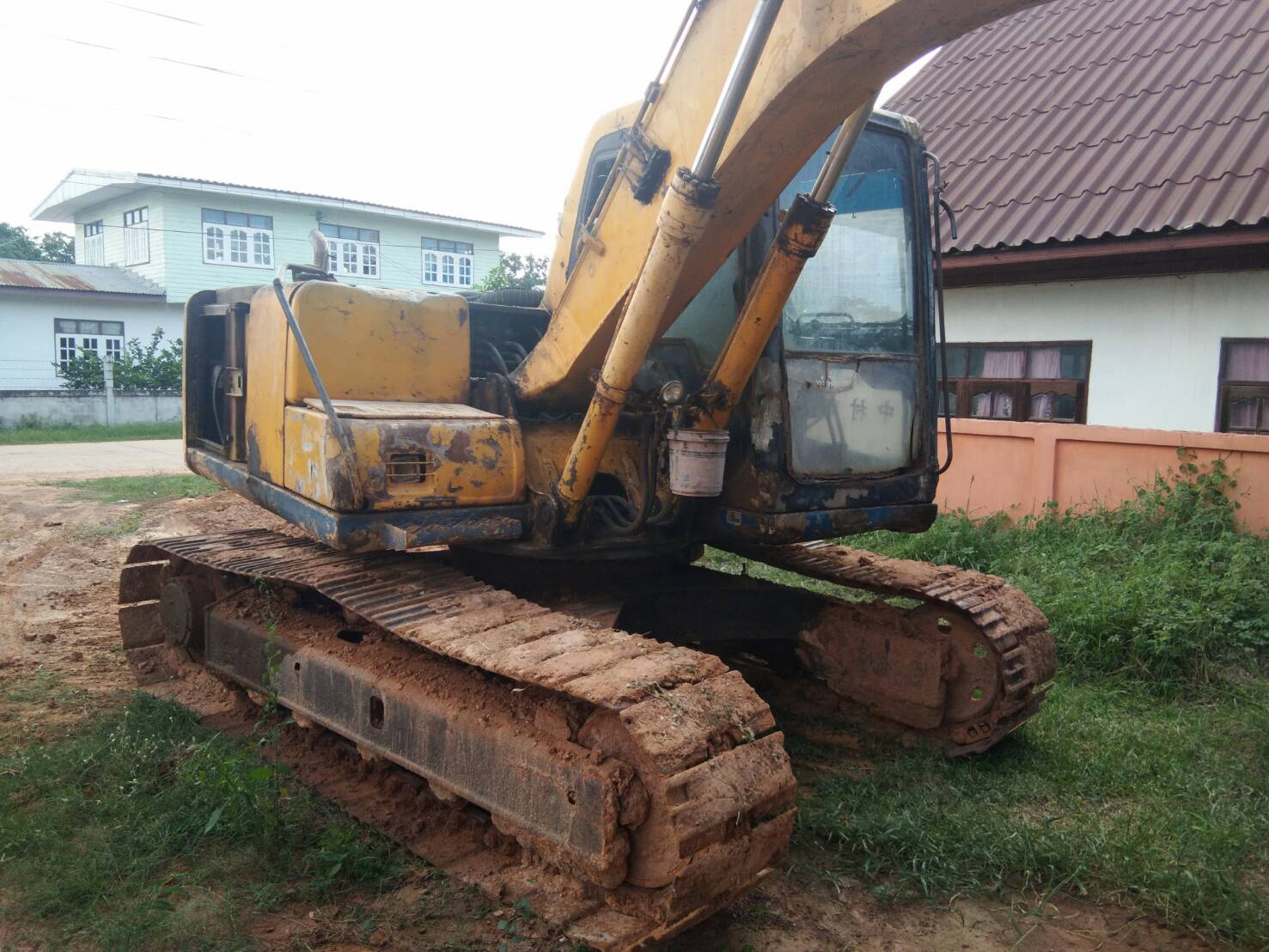 ขายด่วน KOMATSU PC100-6สภาพพร้อมใช้งาน เครื่องเดิมปั้มเดิม ไฟฟ้าตัด ช่วงล่างสวย(โซ่เปลี่ยนใหม่2ข้าง)  เอกสารเล่มทะเบียน สนใจสอบถาม 093-0764943 K ตั้ม