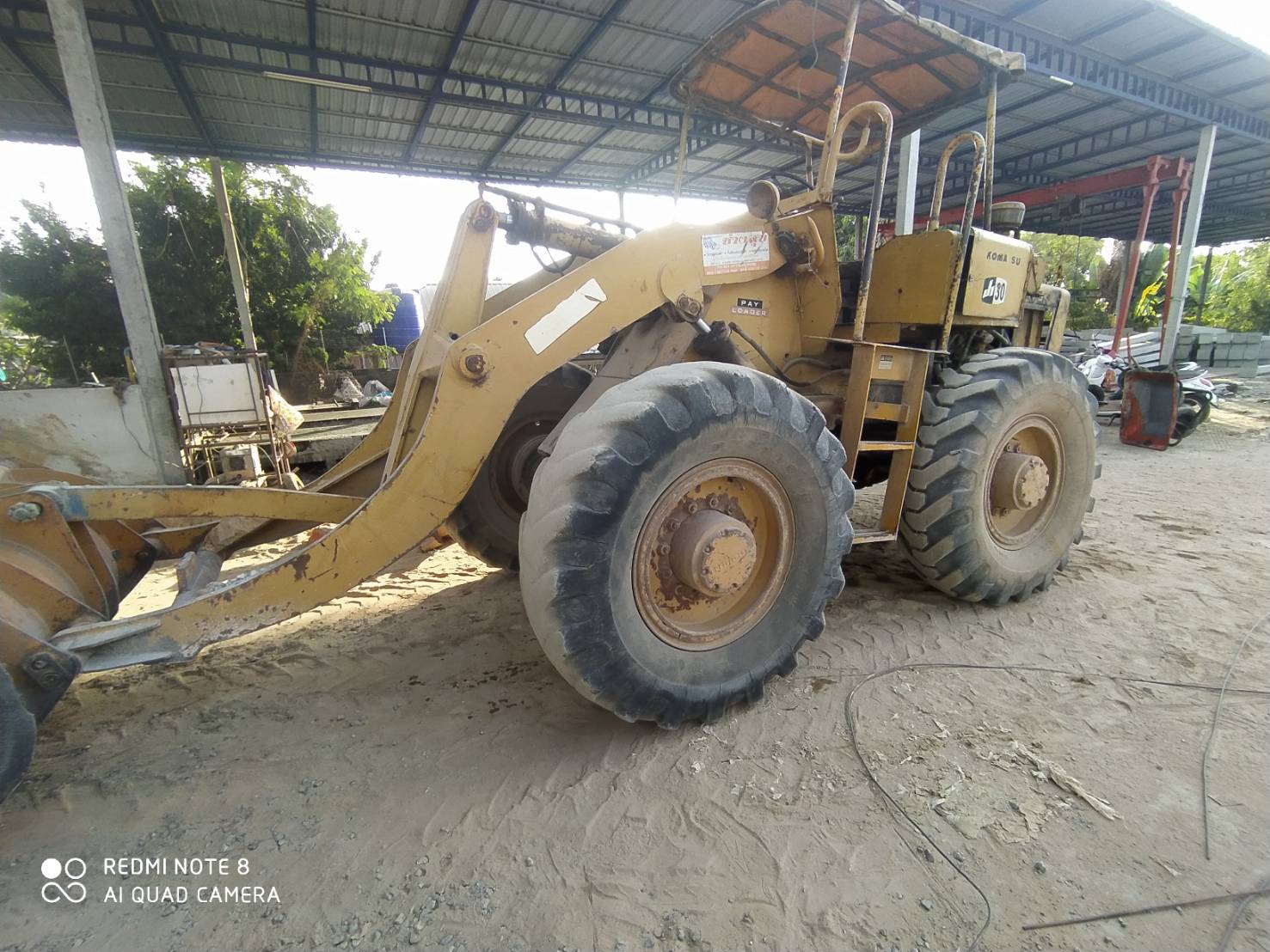 ขายรถตัก KOMATSU JH30 ต่อเเขนยาวแล้วครับ สภาพพร้อมใช้งาน เครื่องปั้มดีเยี่ยม สนใจ 093-0764943 K ตั้ม