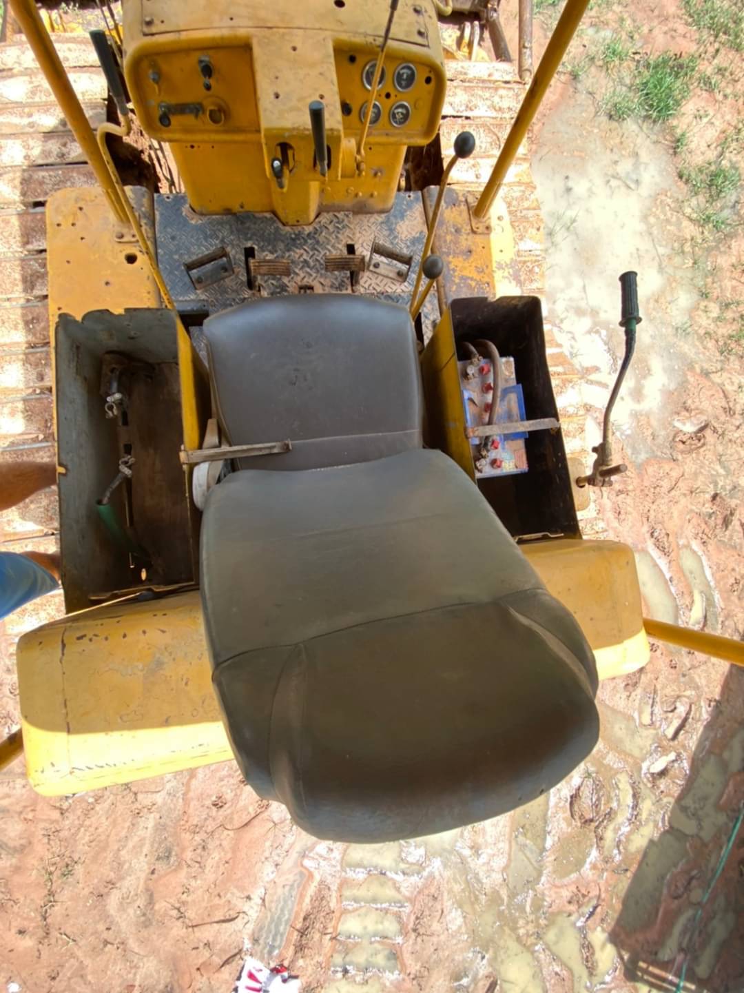 ขาย แทรคเตอร์ CAT D5B สภาพพร้อมใช้งาน เครื่องเกียร์ดี รถพร้อมทำงาน เอกสารเล่มทะเบียน สนใจโทร 0930764 ขาย แทรคเตอร์ CAT D5B สภาพพร้อมใช้งาน เครื่องเกียร์ดี รถพร้อมทำงาน เอกสารเล่มทะเบียน สนใจโทร 0930764