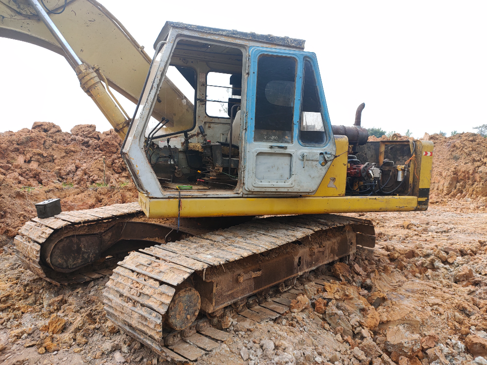 ขาย แบคโฮ KATO HD700 สภาพพร้อมใช้งาน เครื่อง6BD1T ปั้มK3V โซ่ช่วงล่างสวย รถทำงานทุกวัน เอกสารสัญญาซื้อขาย สนใจโทร 093-0764943 คุณ ตั้ม