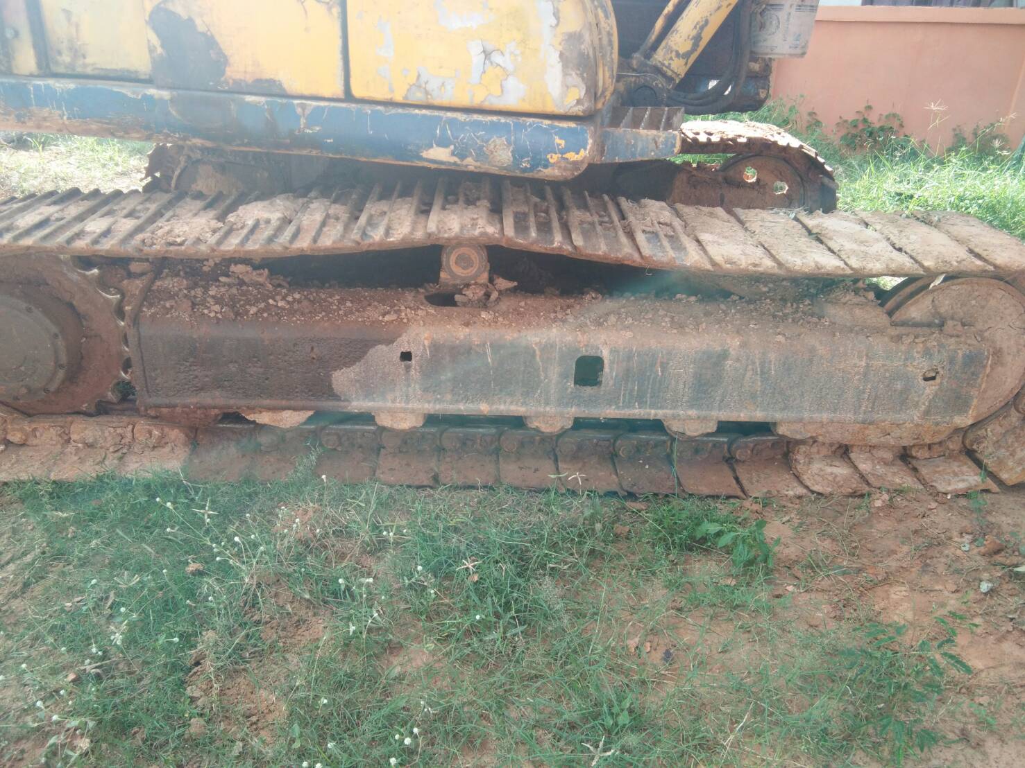 ขายด่วน KOMATSU PC100-6สภาพพร้อมใช้งาน เครื่องเดิมปั้มเดิม ไฟฟ้าตัด ช่วงล่างสวย(โซ่เปลี่ยนใหม่2ข้าง)  เอกสารเล่มทะเบียน สนใจสอบถาม 093-0764943 K ตั้ม