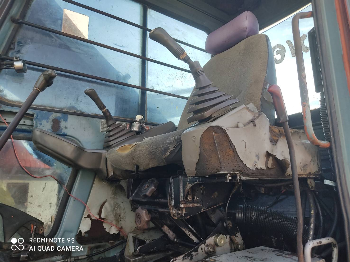 ขายด่วน HITASHI EX200-3 สภาพสวยพร้อมใช้งาน เครื่องปั้มดีเยี่ยม เป็นเมกกะปั้ม ไฟฟ้าตัด เอกสารเล่มทะเบียน โซ่หนา สนใจสอบถาม 093 0764943 K ตั้ม