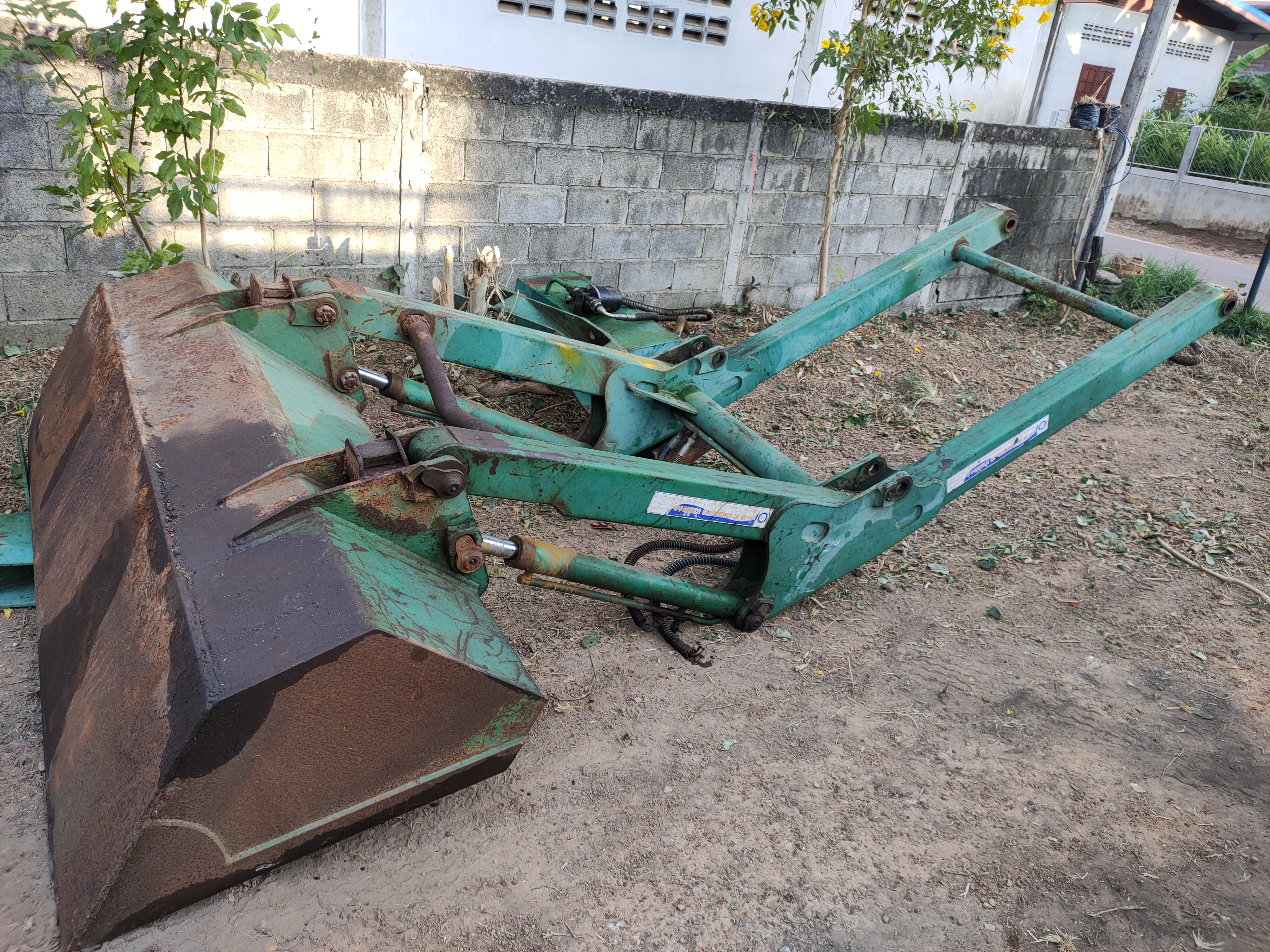 ขายตัวตัก รถไถ อุปกรณ์ครบ ถอดลงจาก รถไถ จอหน์เดียร์ 5090 สภาพพร้อมใช้งาน สนใจสอบถาม 093-0764943 K ตั้ม ราคา 38000 ดูของ จ.สกลนคร อ.สว่างแดนดิน สภาพสวย