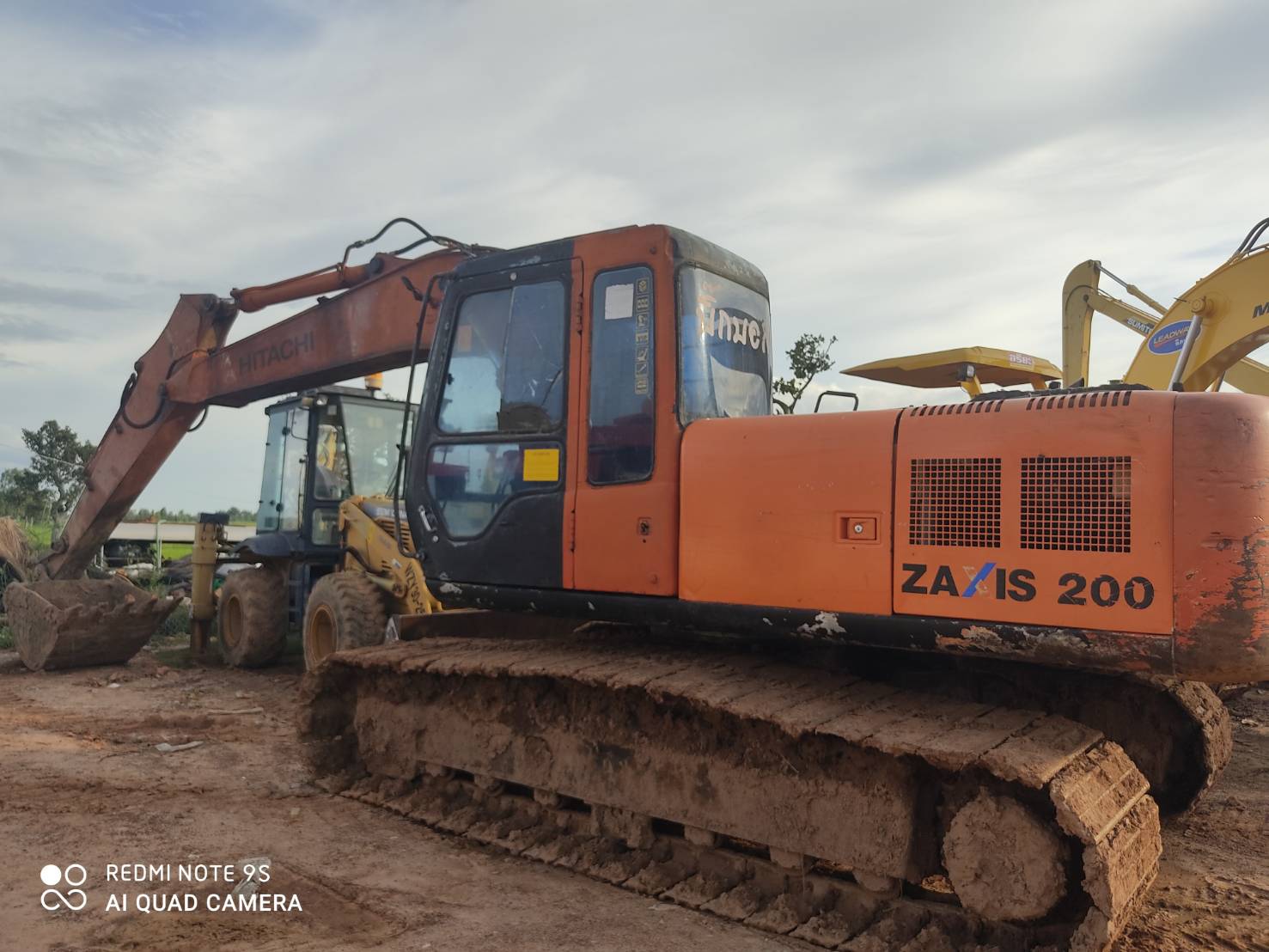 ขายด่วน HITASHI EX200-3 สภาพสวยพร้อมใช้งาน เครื่องปั้มดีเยี่ยม เป็นเมกกะปั้ม ไฟฟ้าตัด เอกสารเล่มทะเบียน โซ่หนา สนใจสอบถาม 093 0764943 K ตั้ม