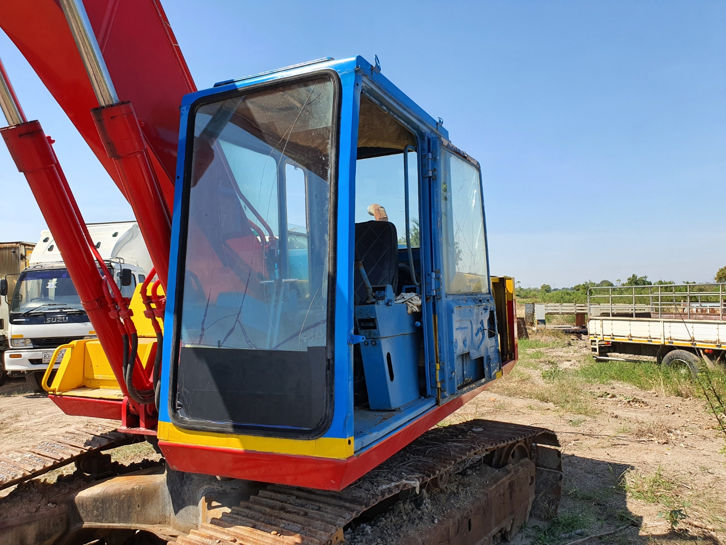 ขาย 290,000 บาท Komatsu PC200-3 คอนโทรลสั้น ขาย 290,000 บาท Komatsu PC200-3 คอนโทรลสั้น