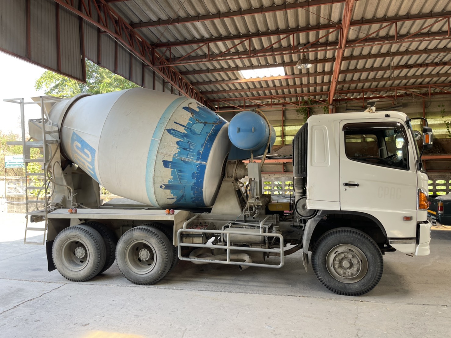 ขาย 1,780,000 บาท  HINO MEGA 330 แรง ปี 57  โม่ตรง ZICOM CESCO 6.5 คิว ปี 2013