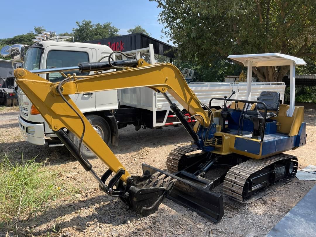 รถแบคโฮ 265,000 บาท KOMATSU PC30-6 รถแบคโฮ 265,000 บาท KOMATSU PC30-6
