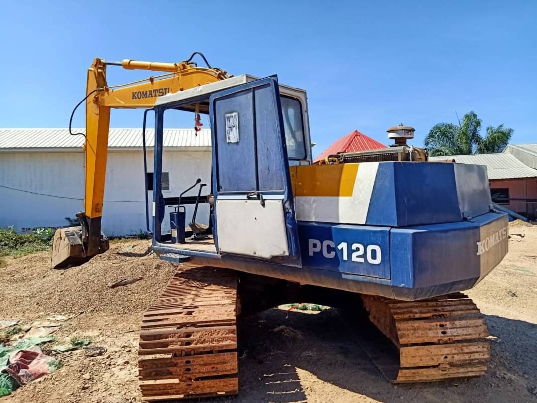 ขาย 225,000 บาท Komatsu Pc120-3
