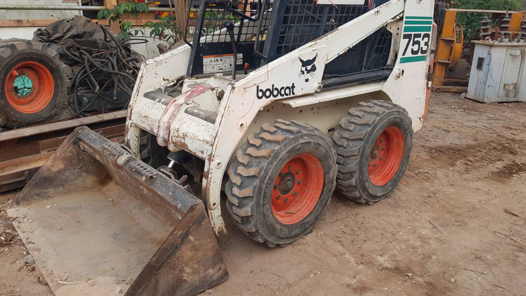 ขาย 185,000 รถตักล้อยาง BobCat TCM753 เครื่องดี ขาย 185,000 รถตักล้อยาง BobCat TCM753 เครื่องดี